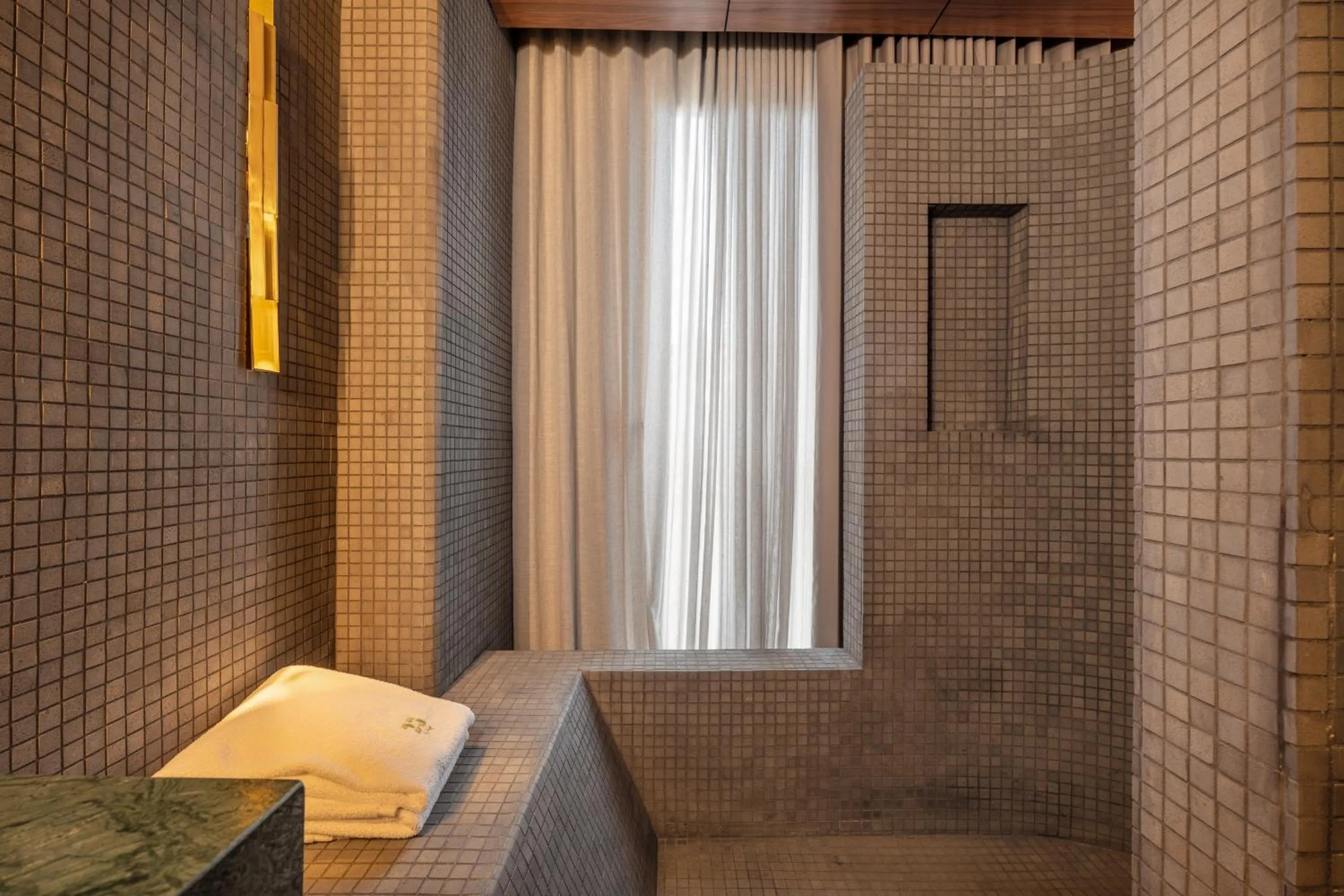 Bathroom, Bed in 23 Living
