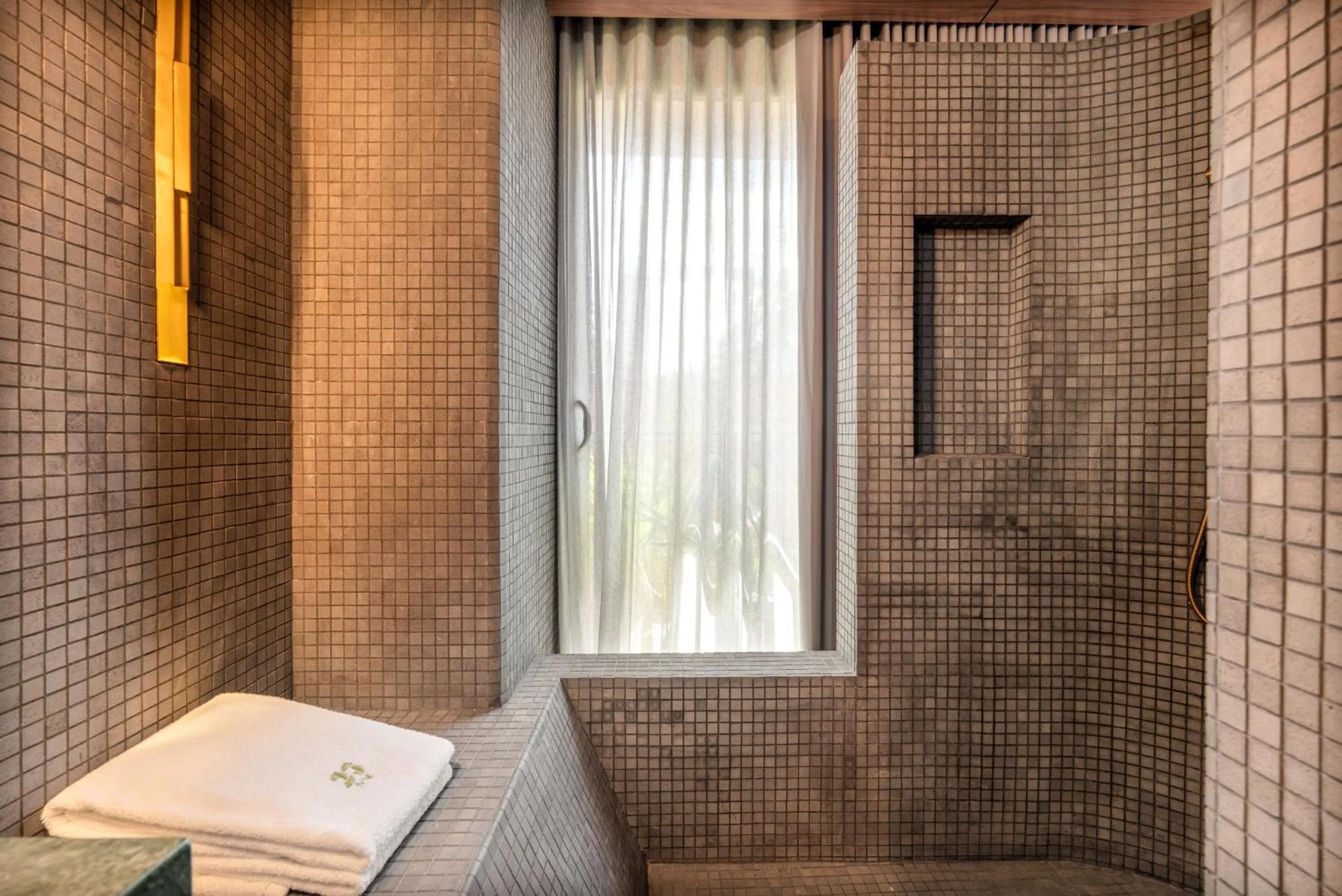 Bathroom, Bed in 23 Living