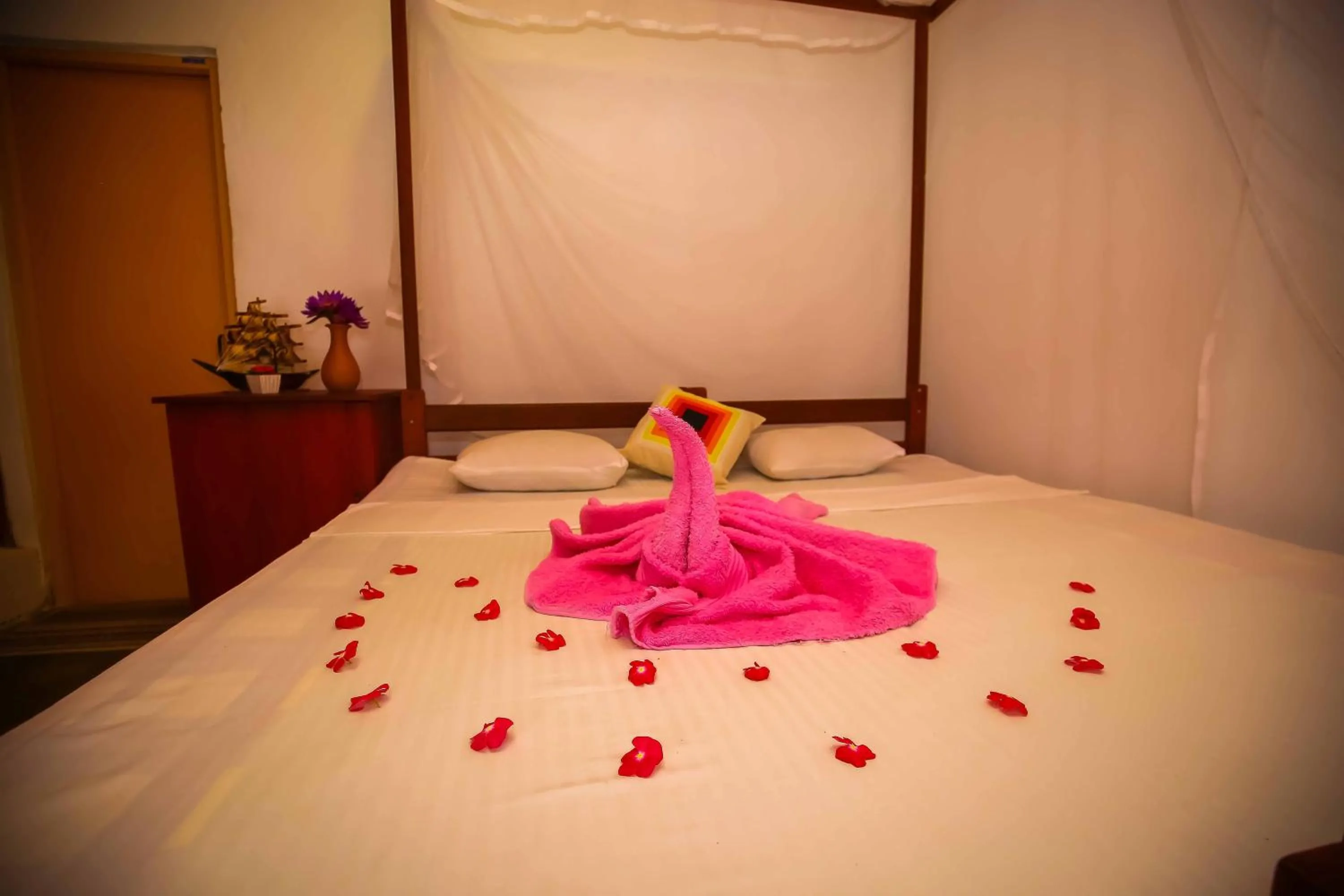 Bed in Talalla Freedom Resort