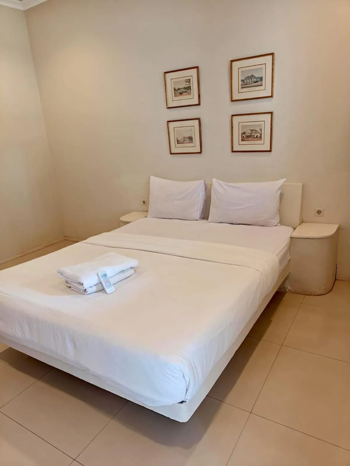 Photo of the whole room, Bed in Si Pitung Village