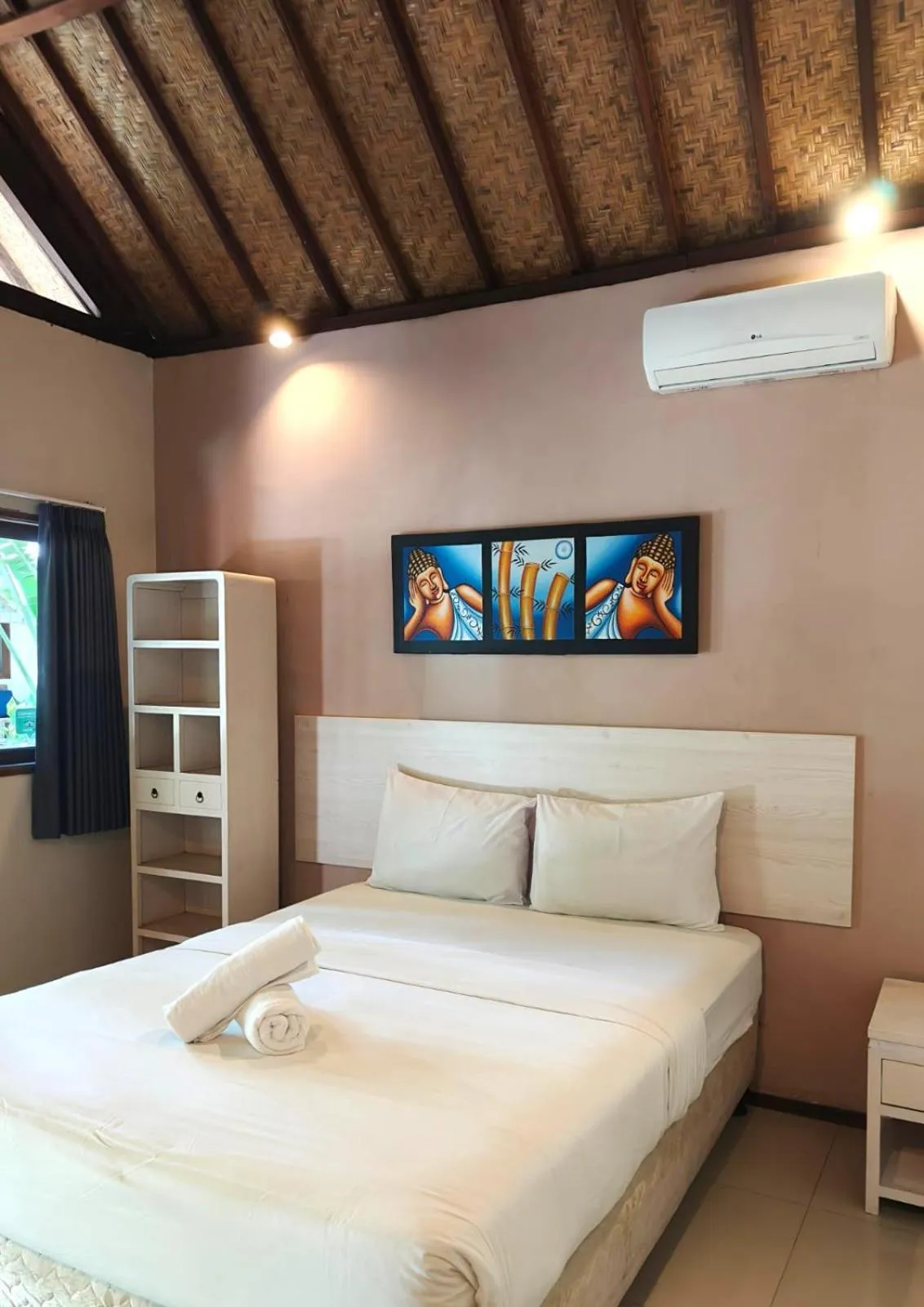 Photo of the whole room, Bed in Si Pitung Village