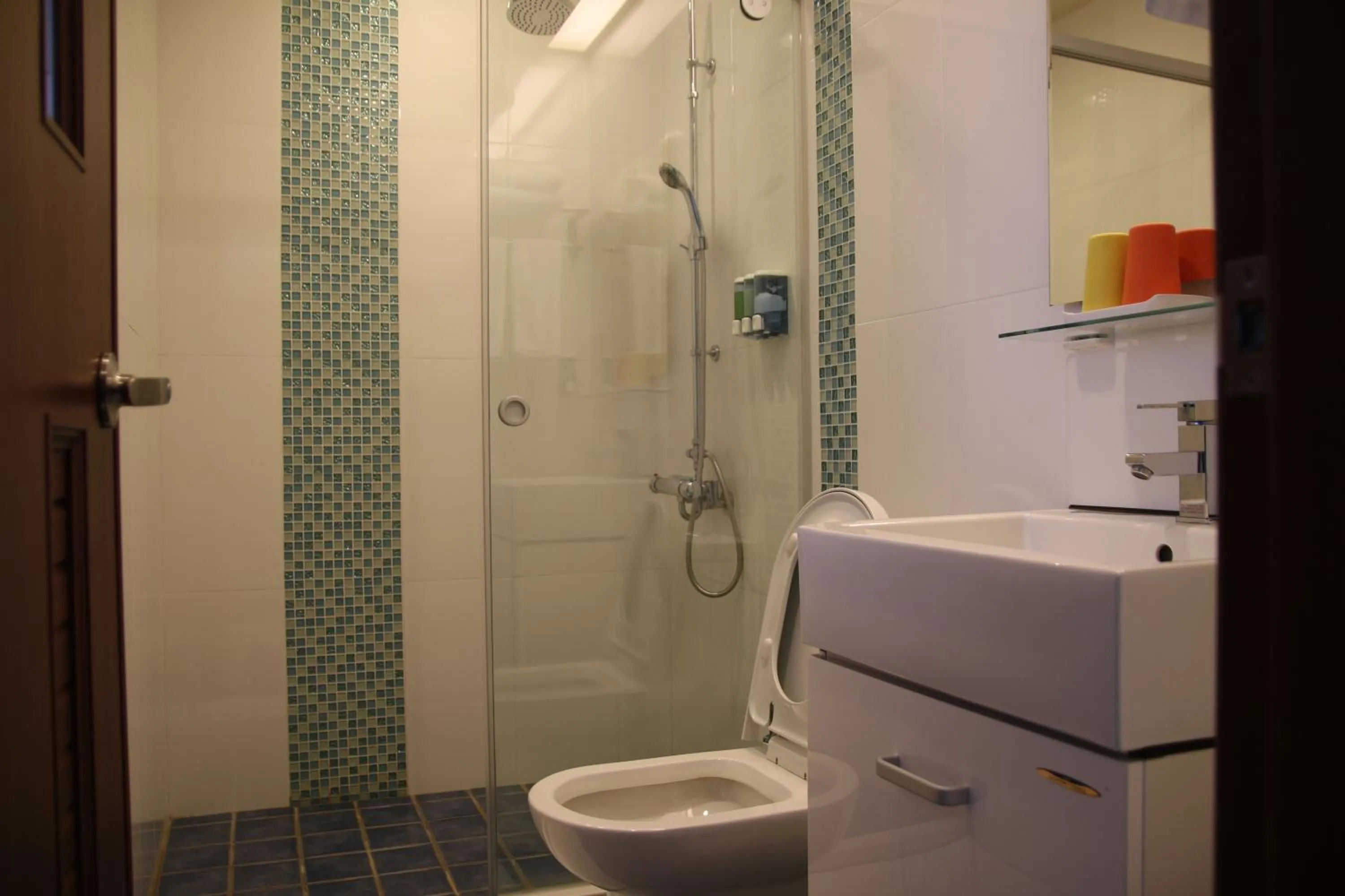 Shower in Luck Bay B&B