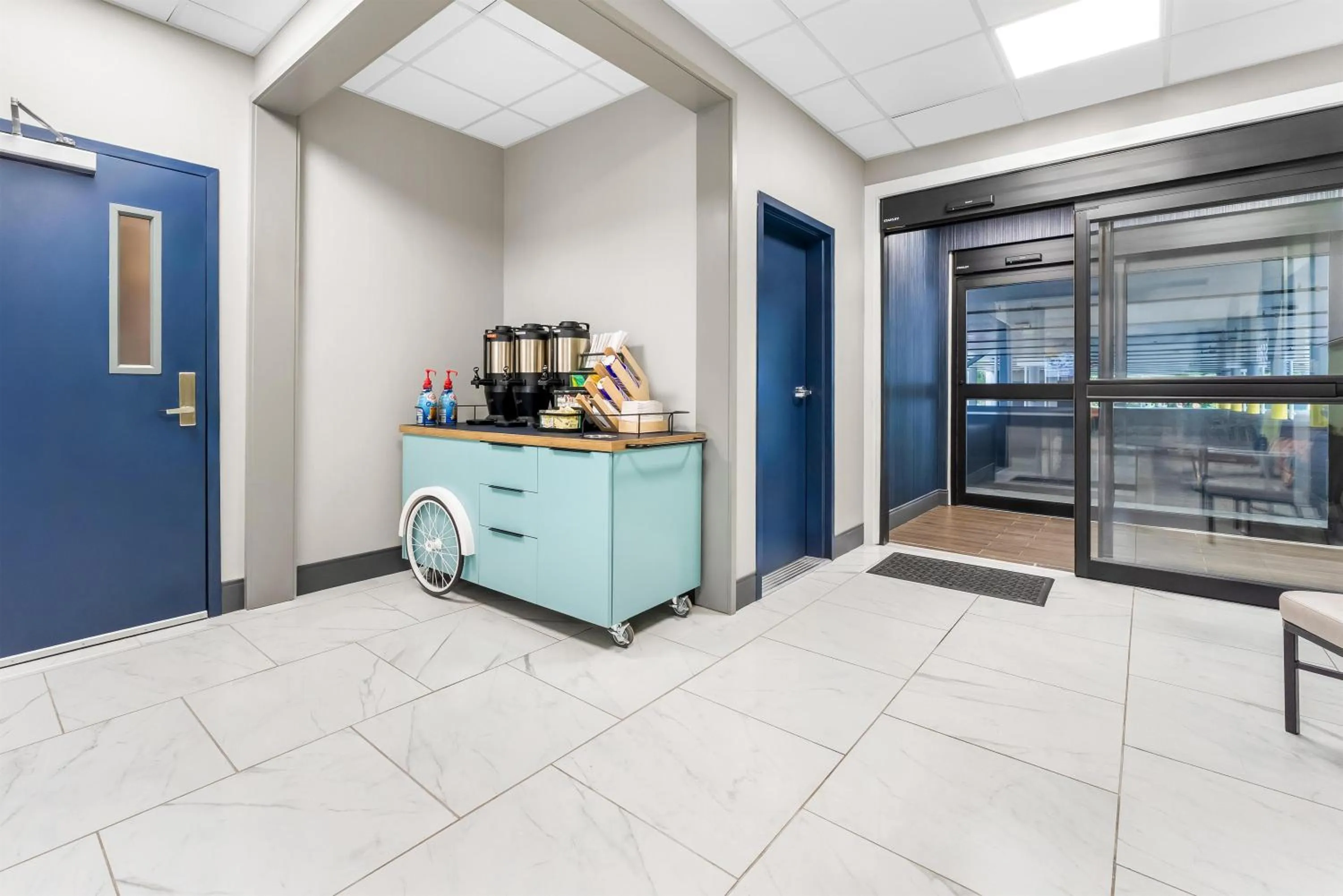 Lobby or reception in Spark by Hilton Essex Junction