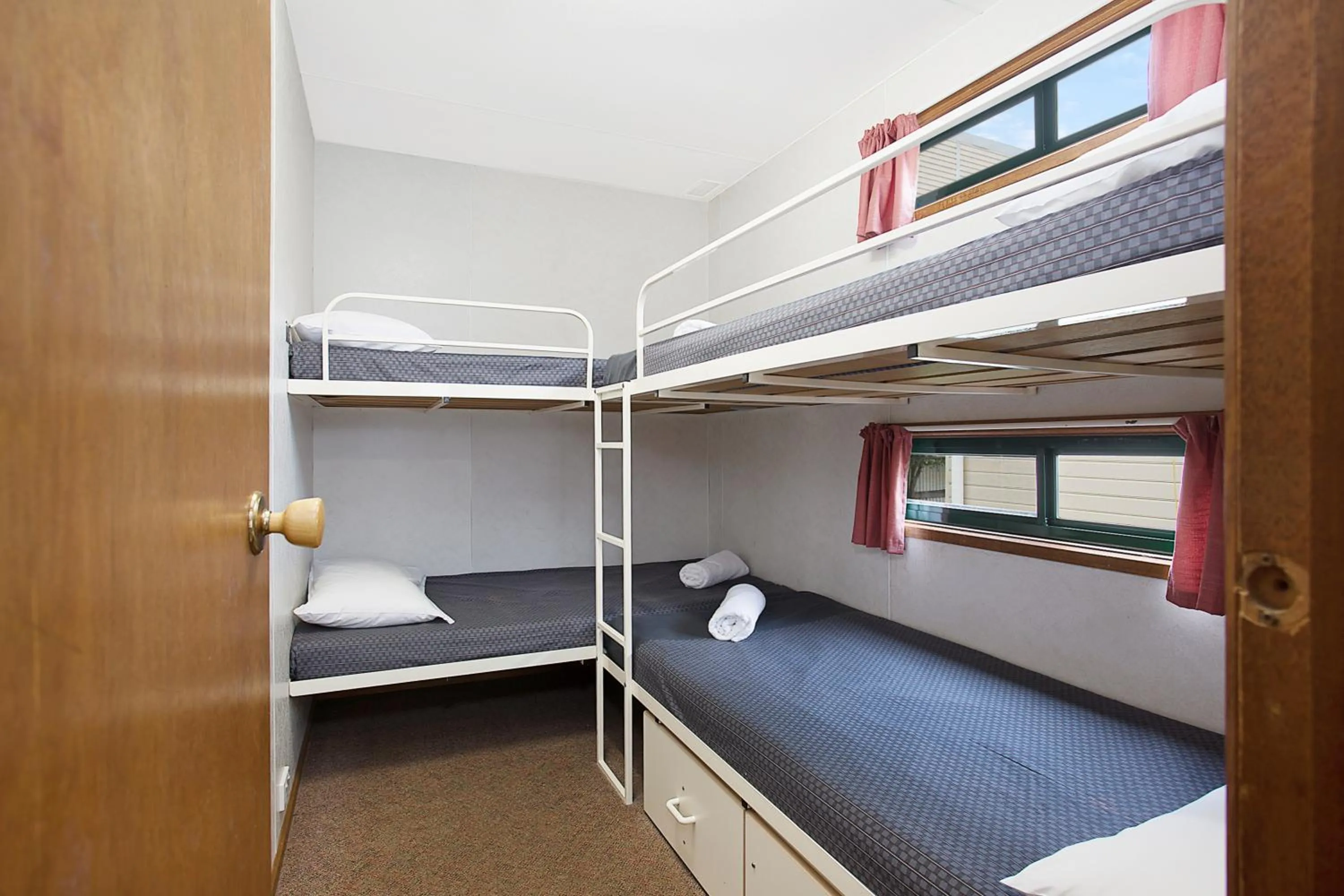 bunk bed, Bed in Hamilton Caravan Park