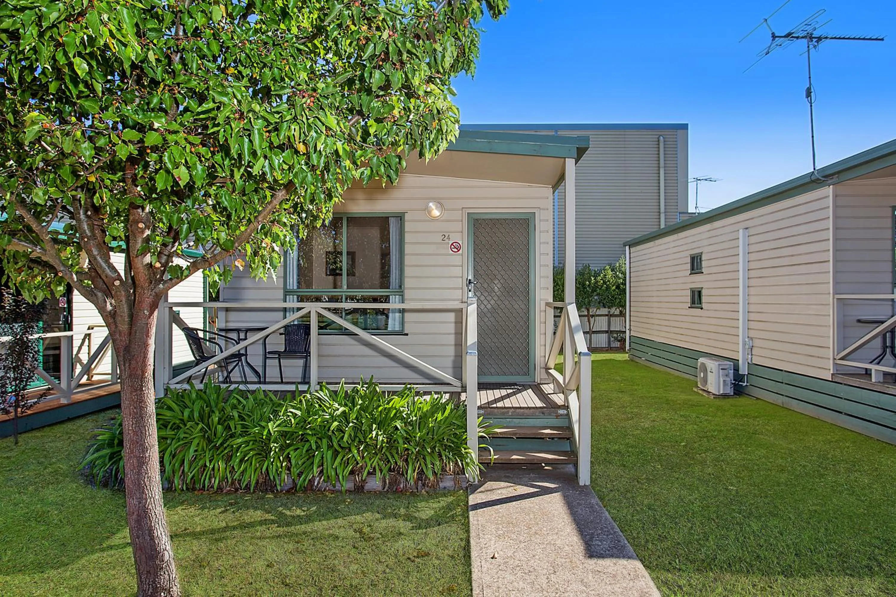 Property building in Hamilton Caravan Park