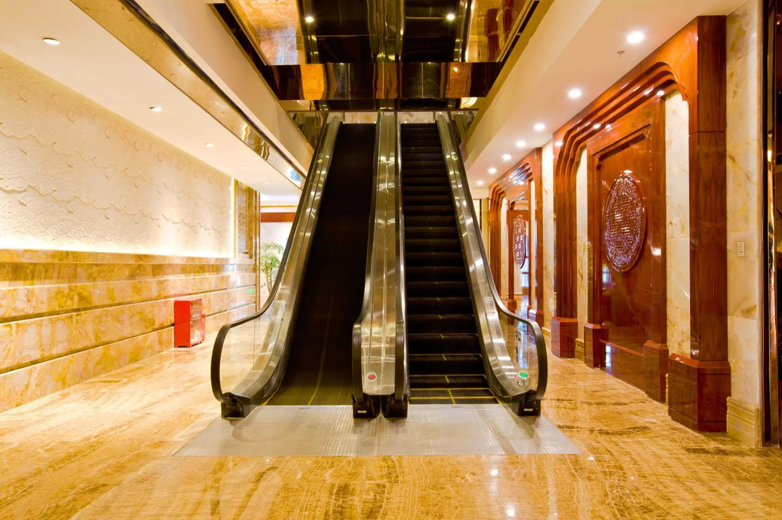 Decorative detail in Huachen International Hotel