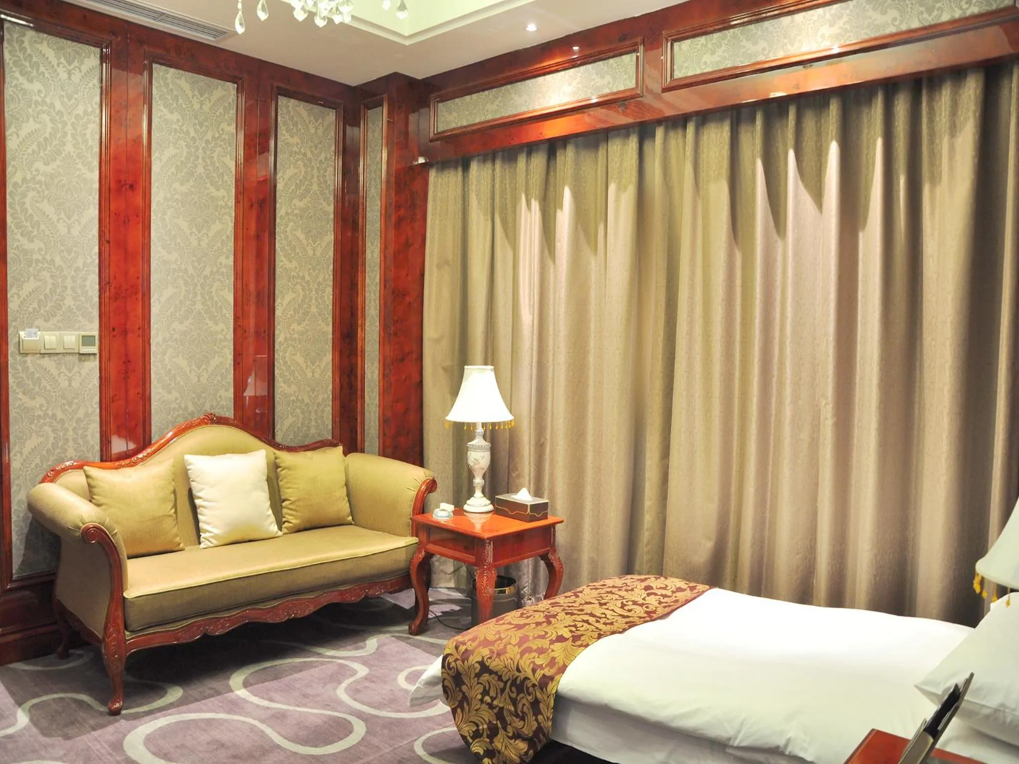 Photo of the whole room in Huachen International Hotel