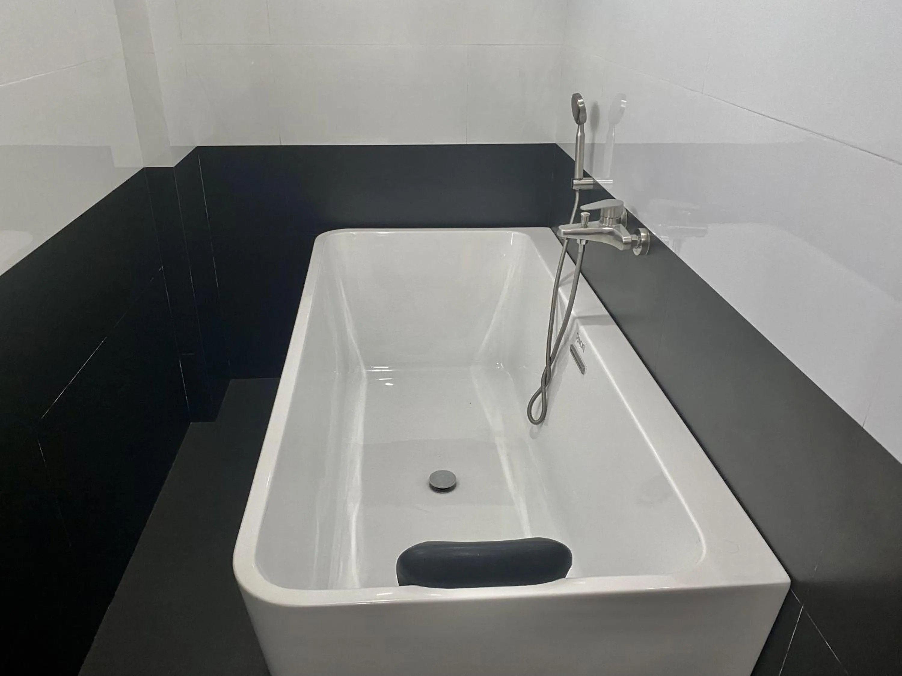 Bath in Lalaguna Villas Luxury Dive Resort and Spa