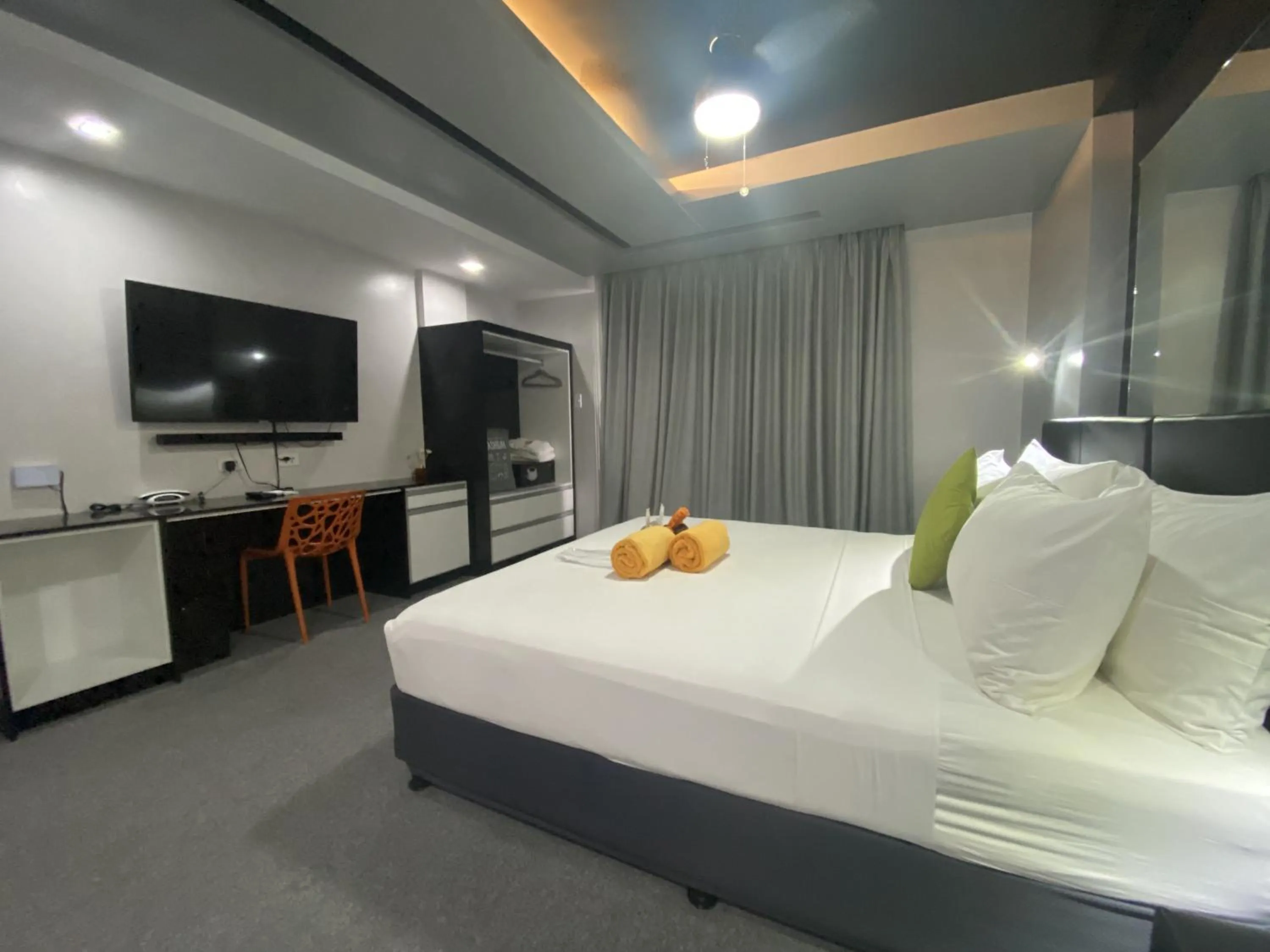 TV and multimedia, Bed in Lalaguna Villas Luxury Dive Resort and Spa