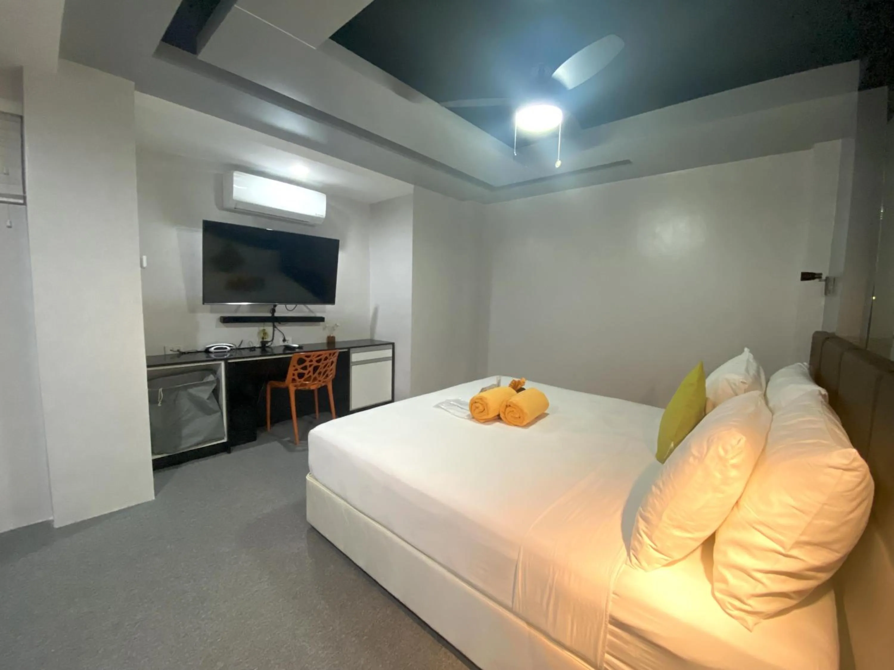 TV and multimedia, Bed in Lalaguna Villas Luxury Dive Resort and Spa