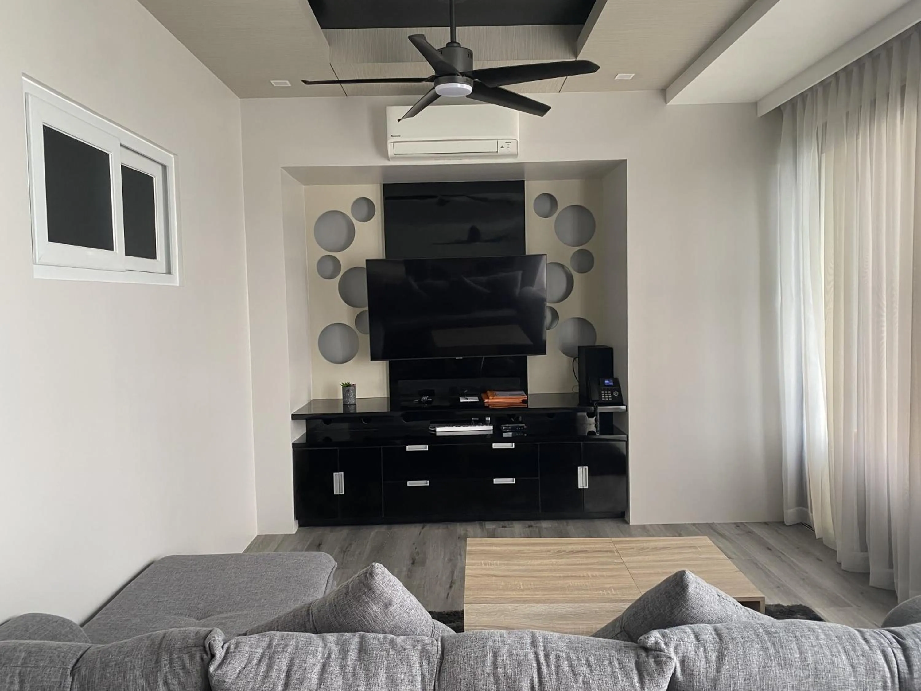 TV and multimedia in Lalaguna Villas Luxury Dive Resort and Spa