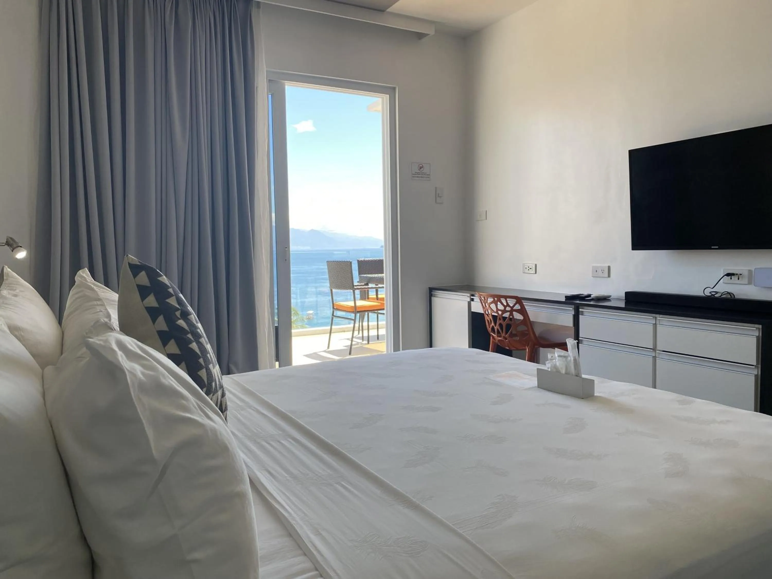 TV and multimedia, Bed in Lalaguna Villas Luxury Dive Resort and Spa