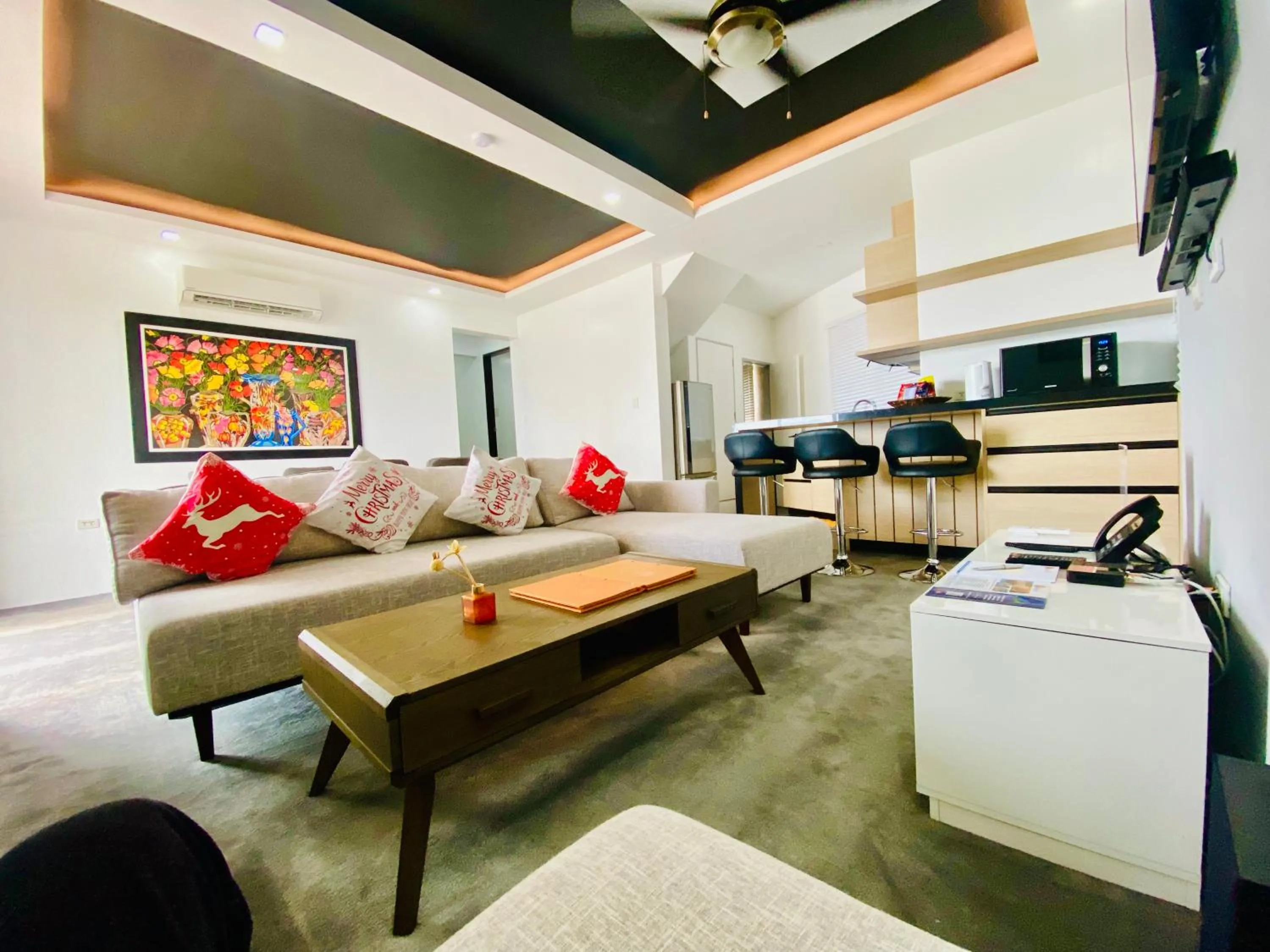 TV and multimedia in Lalaguna Villas Luxury Dive Resort and Spa