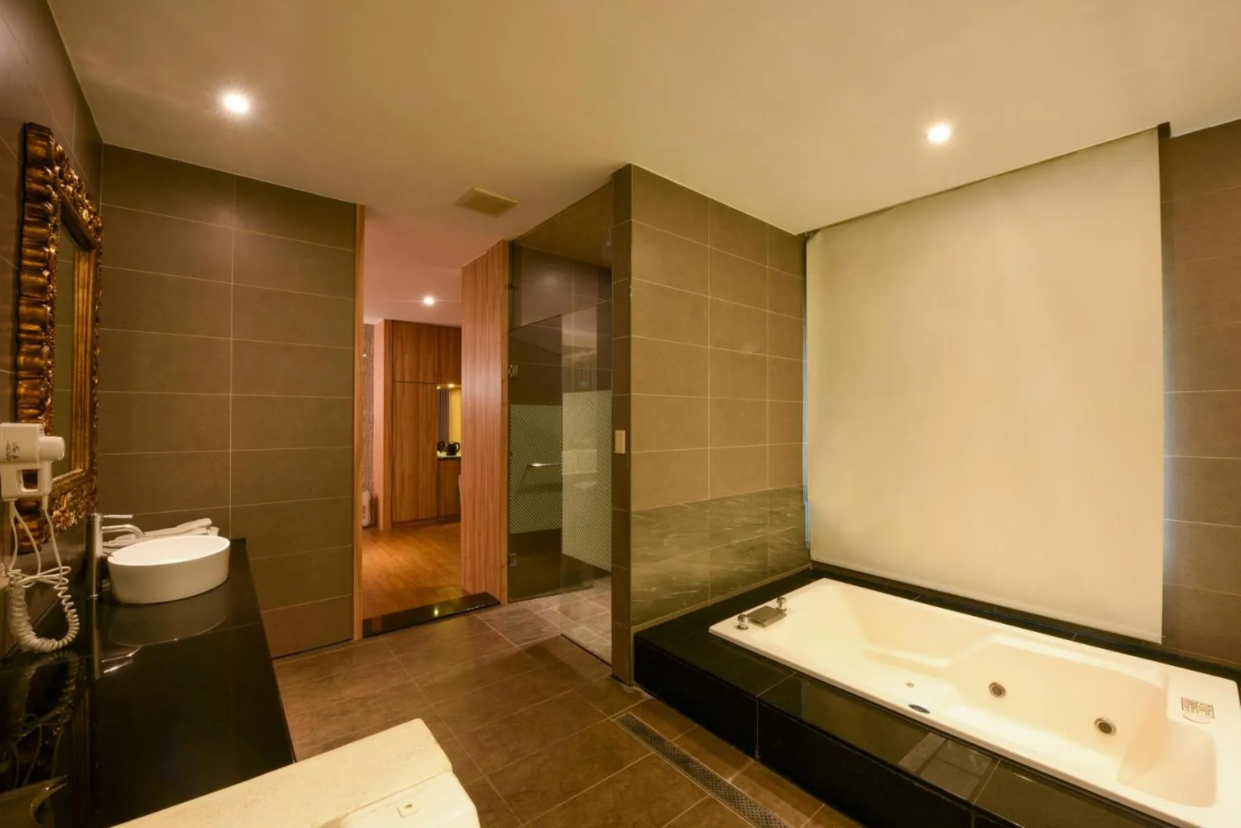 Shower in Belle Song Motel