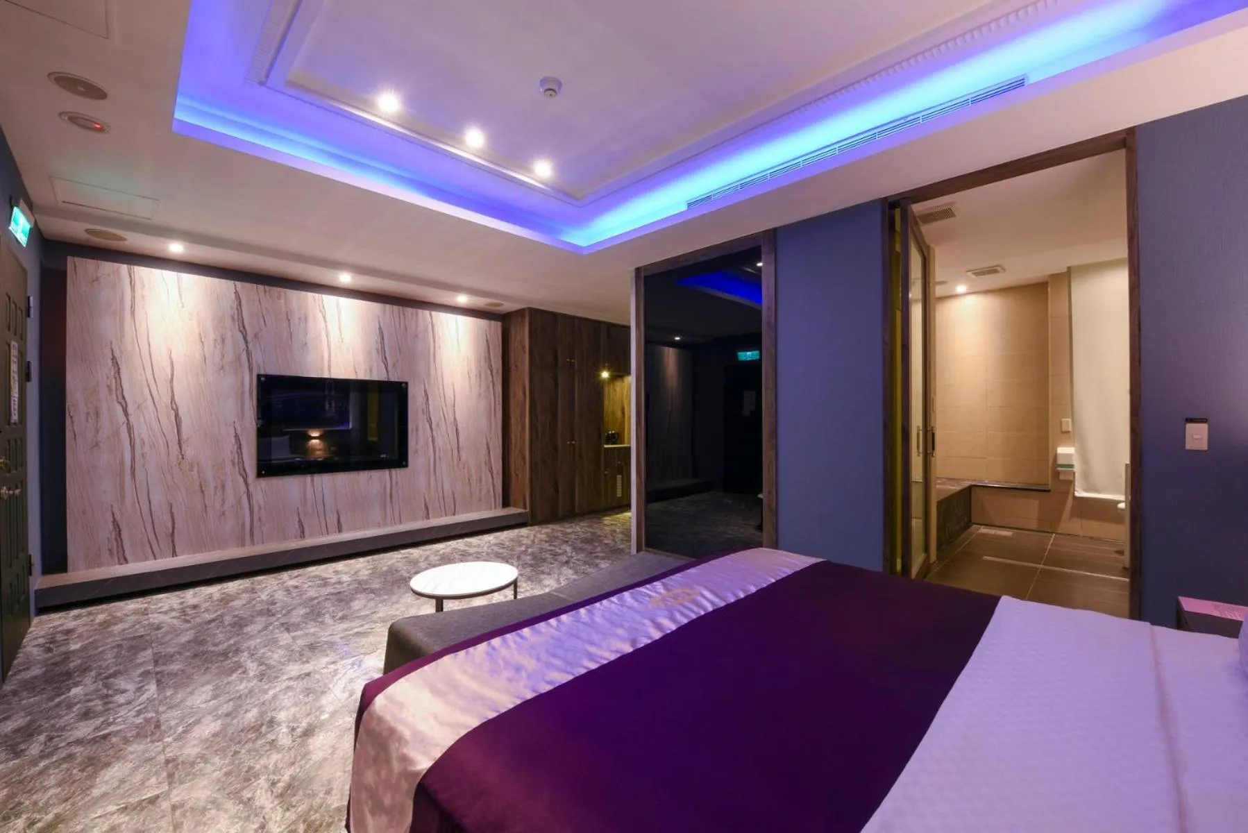 Photo of the whole room, Bed in Belle Song Motel