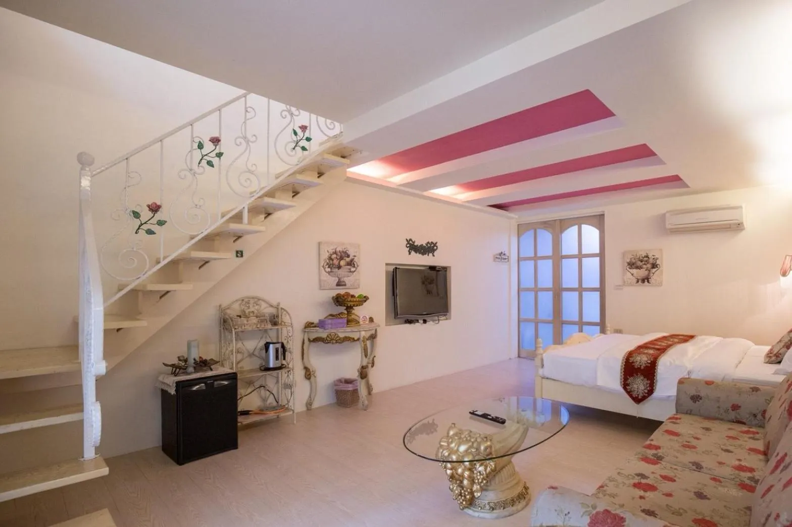 Photo of the whole room in Spring Villa