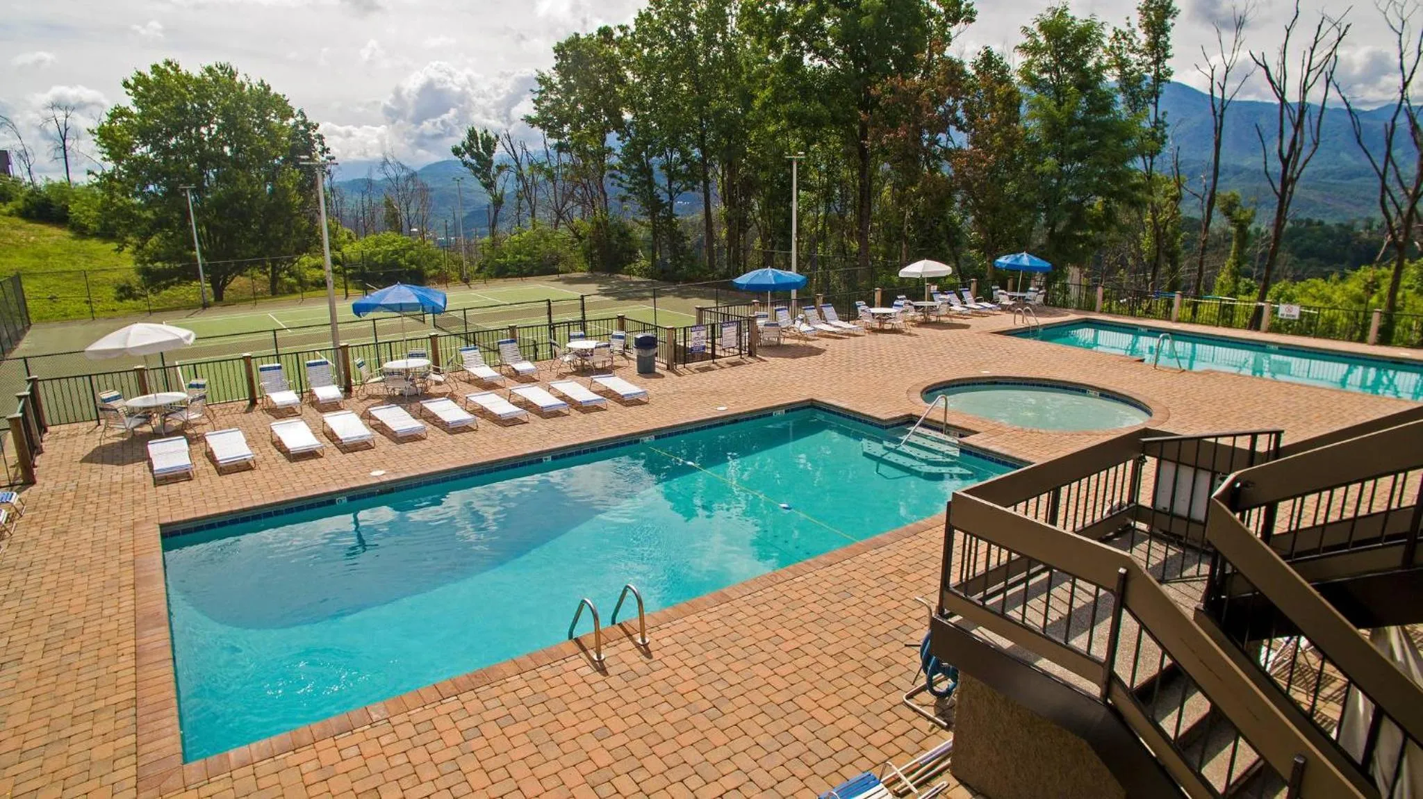 Bearfoot Getaway - New Lux Cabin Hot Tub Pool