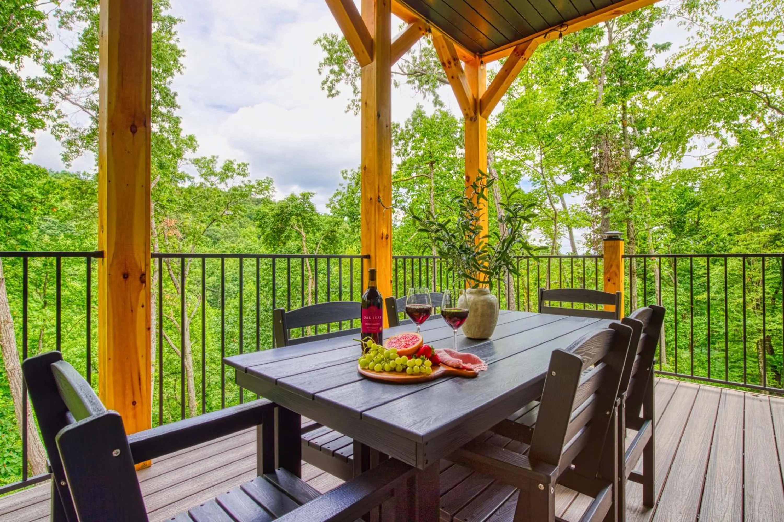 Bearfoot Getaway - New Lux Cabin Hot Tub Pool