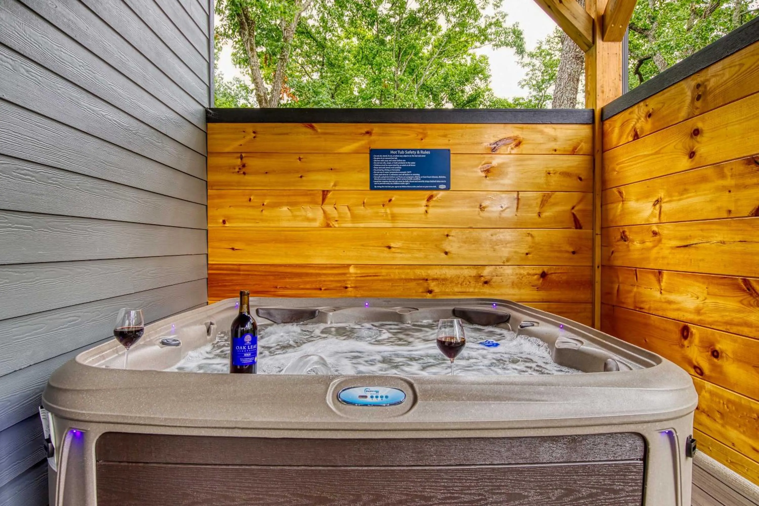 Bearfoot Getaway - New Lux Cabin Hot Tub Pool