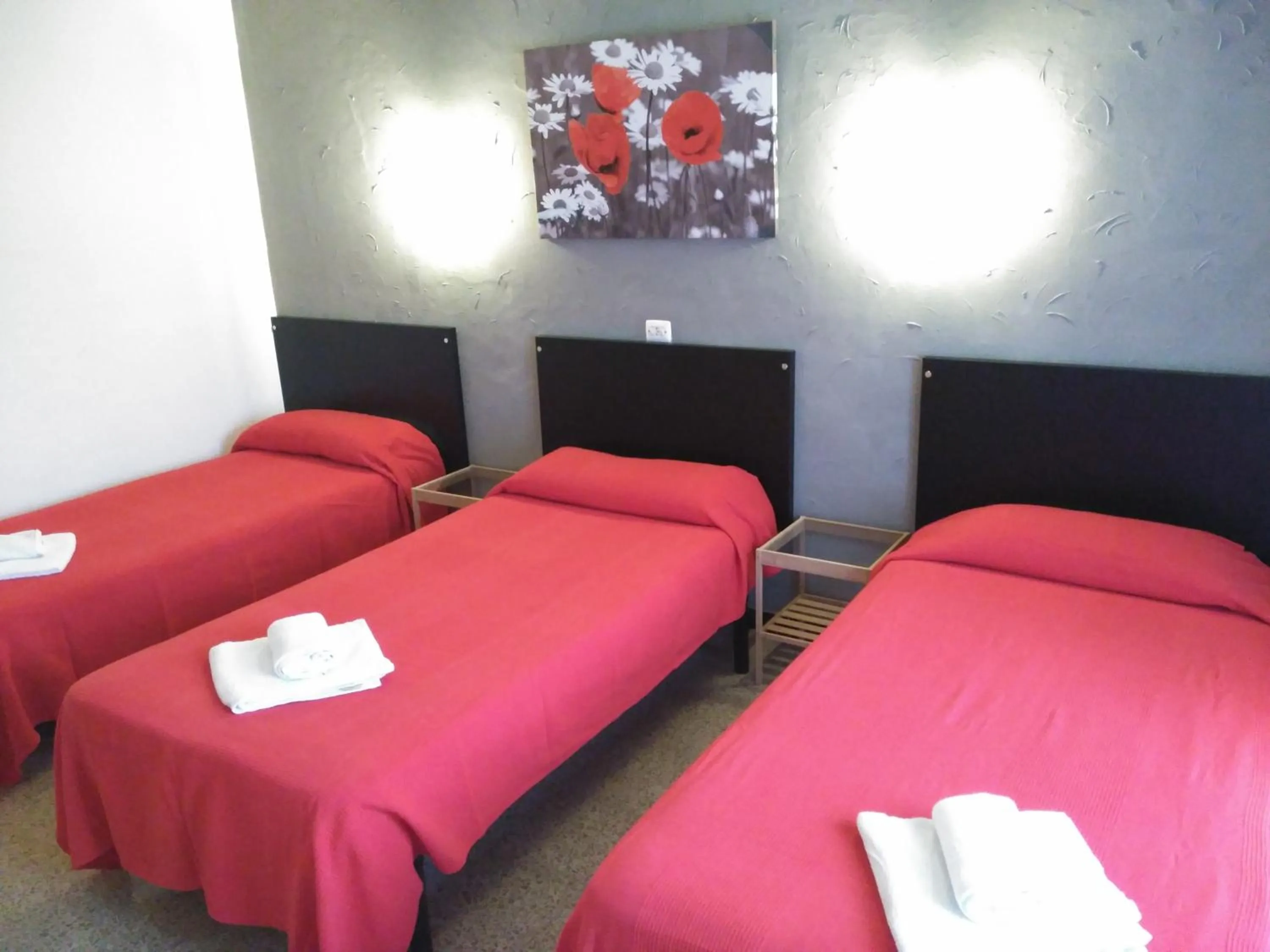 Photo of the whole room, Bed in Hotel Miami