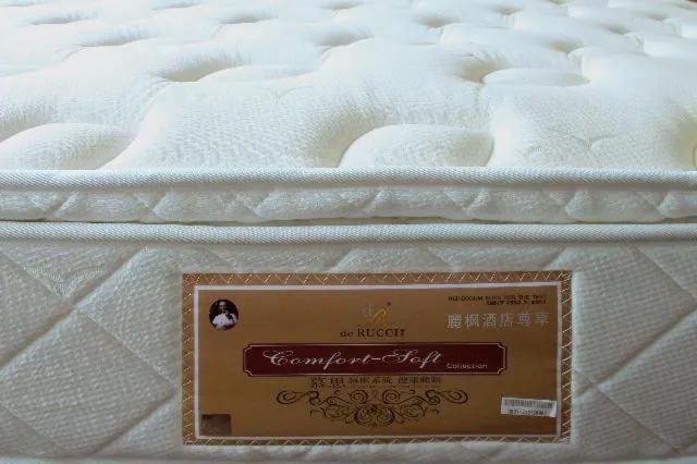 Decorative detail, Bed in Lavande Hotel Zhanjiang Guomao
