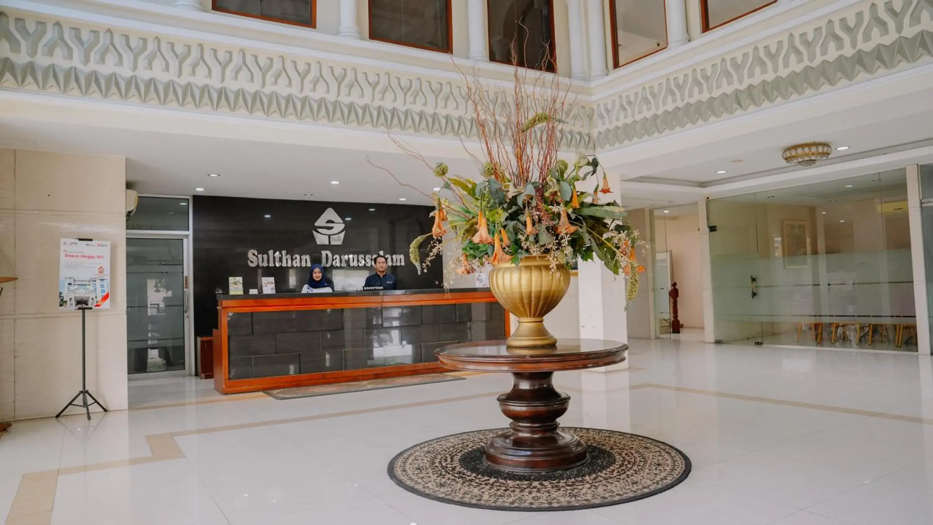 Lobby or reception in Sulthan Hotel Medan Powered by Archipelago Lobby or reception in Sulthan Hotel Medan Powered by Archipelago