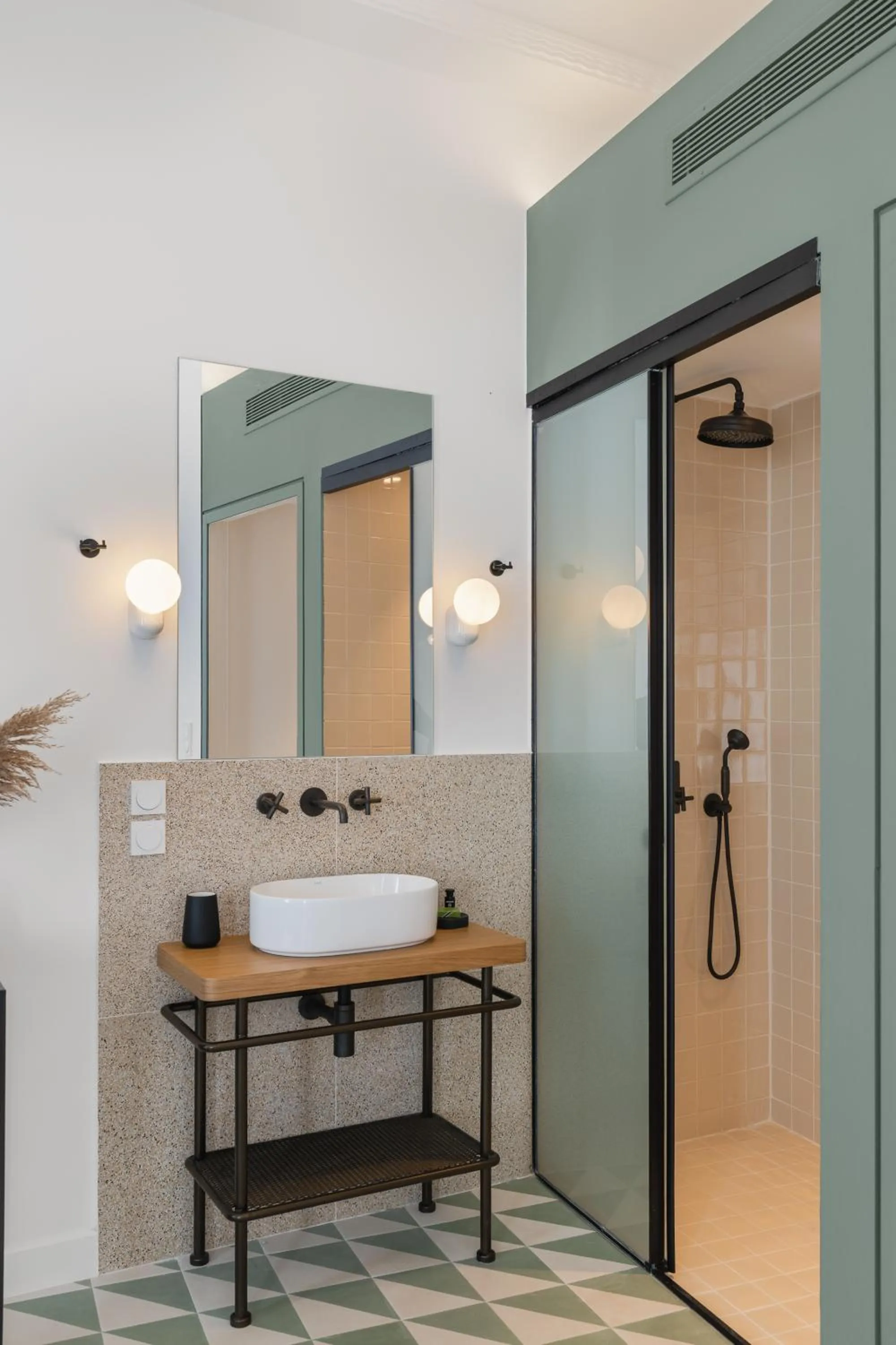 Shower in Morus Acropolis Boutique Hotel