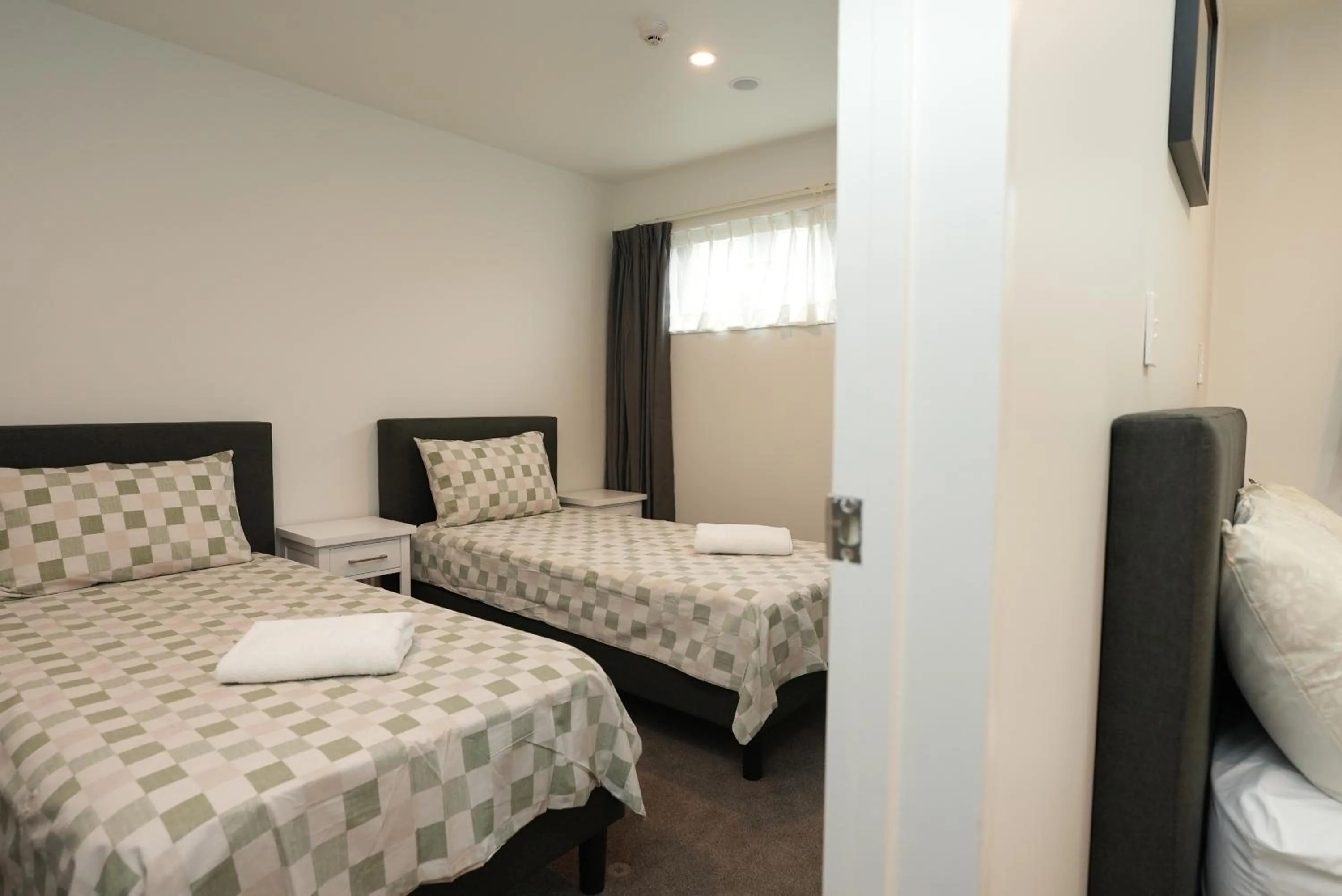 Bedroom, Bed in Airport Delight Motel