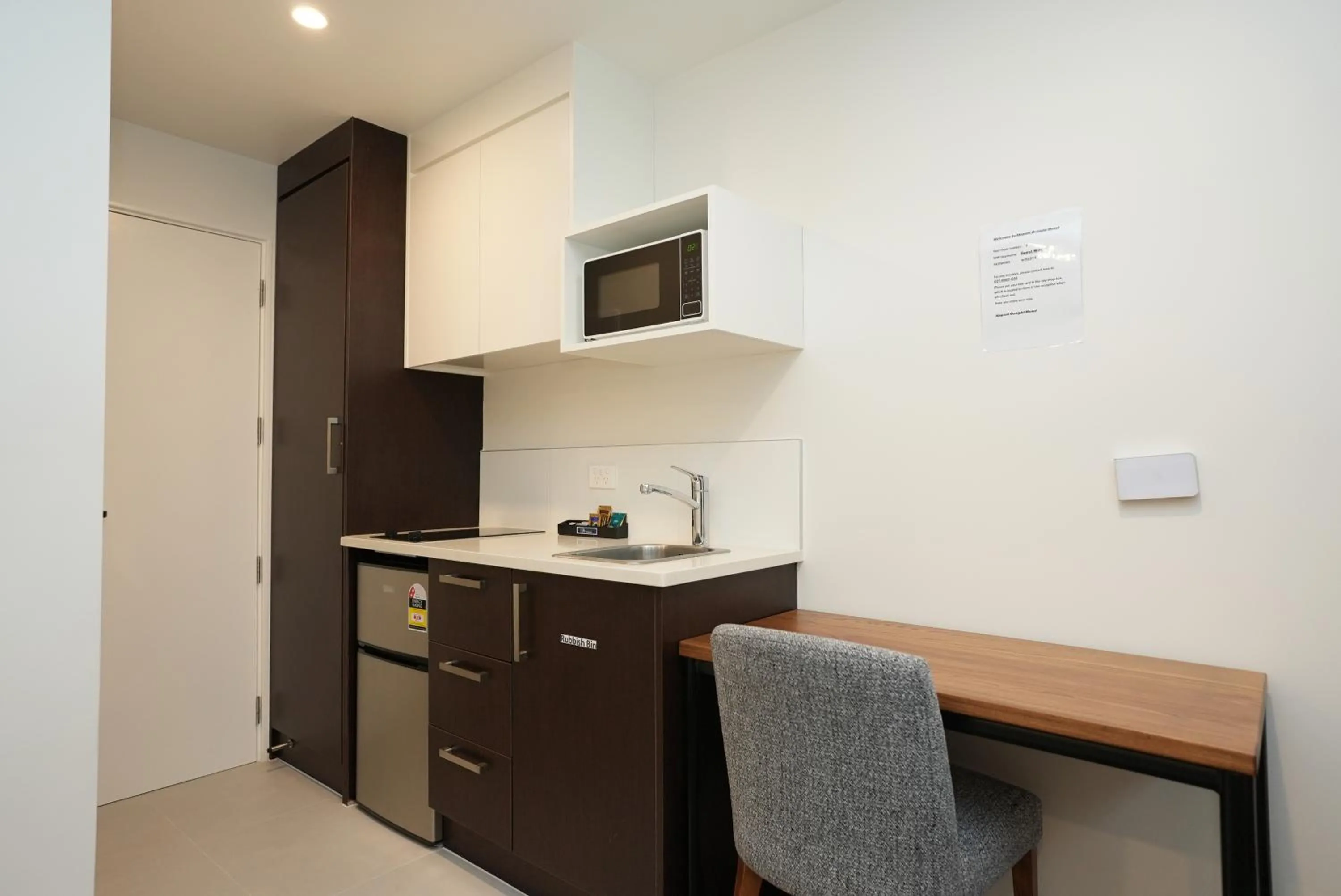 Kitchen or kitchenette in Airport Delight Motel