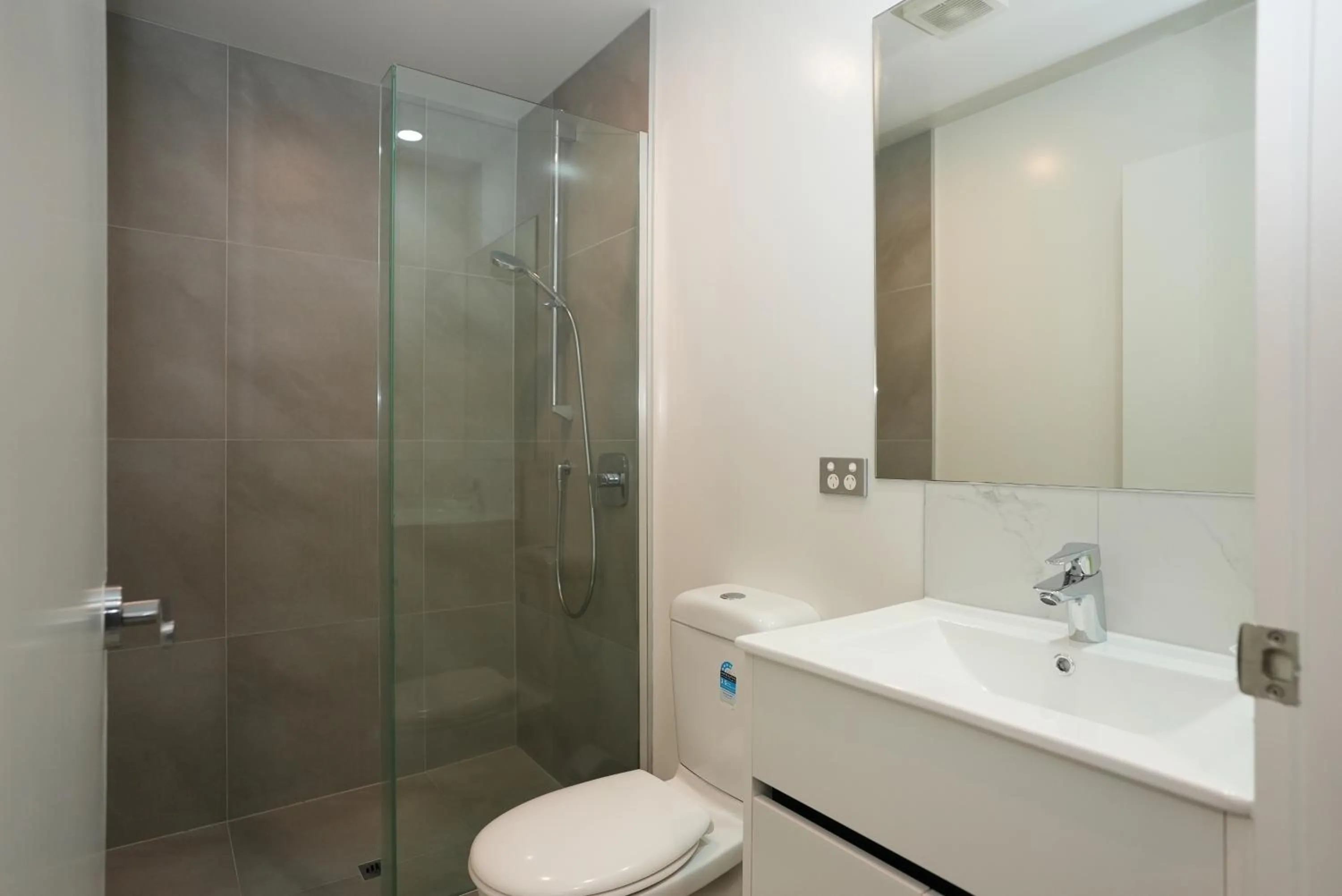 Bathroom in Airport Delight Motel