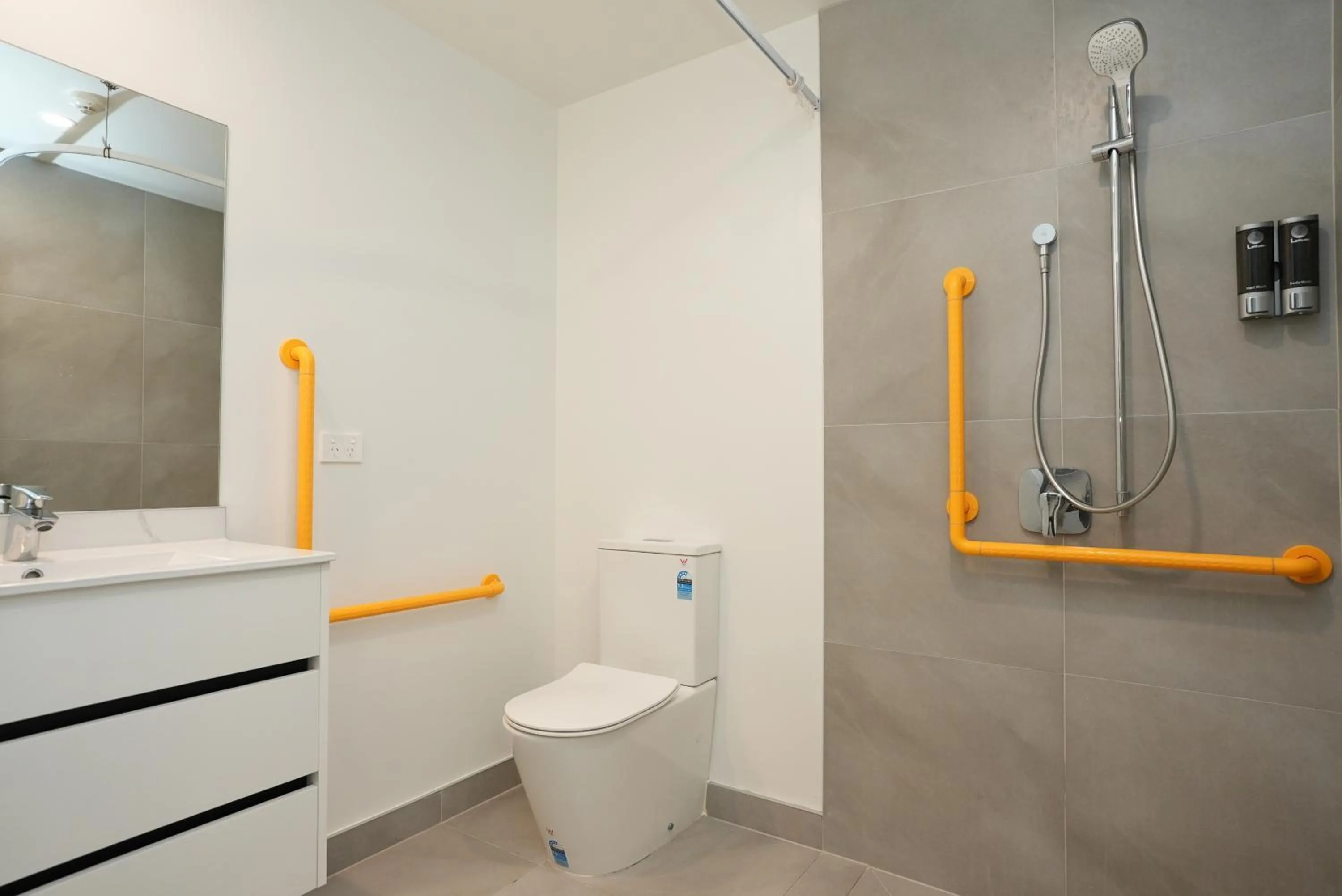 Shower in Airport Delight Motel