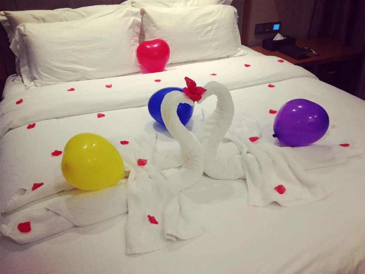 Decorative detail, Bed in Lavande Hotel Shantou Chenghai Branch