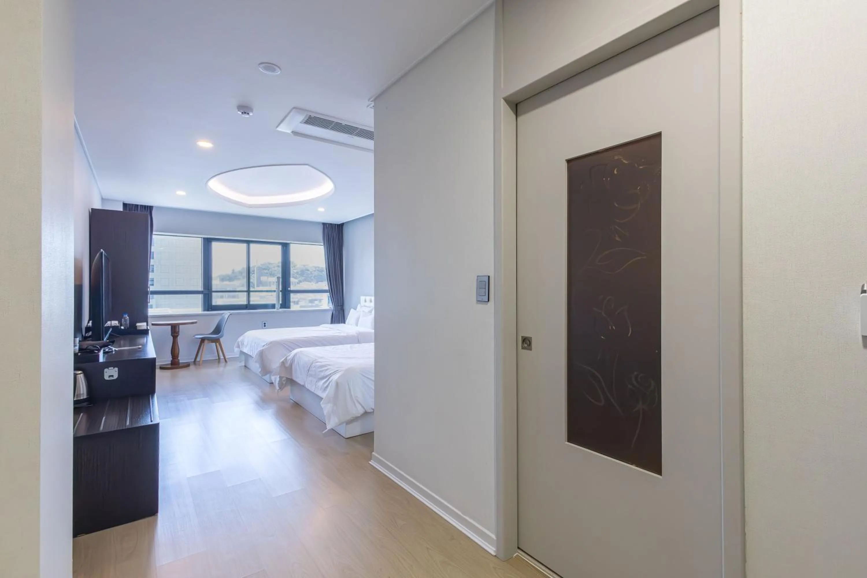 Bedroom, Bed in Hotel Wooin