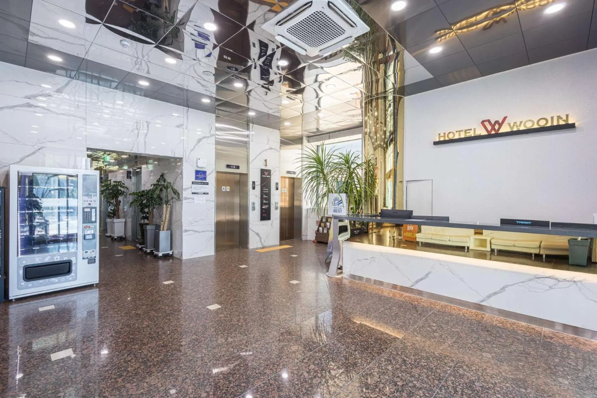 Lobby or reception in Hotel Wooin