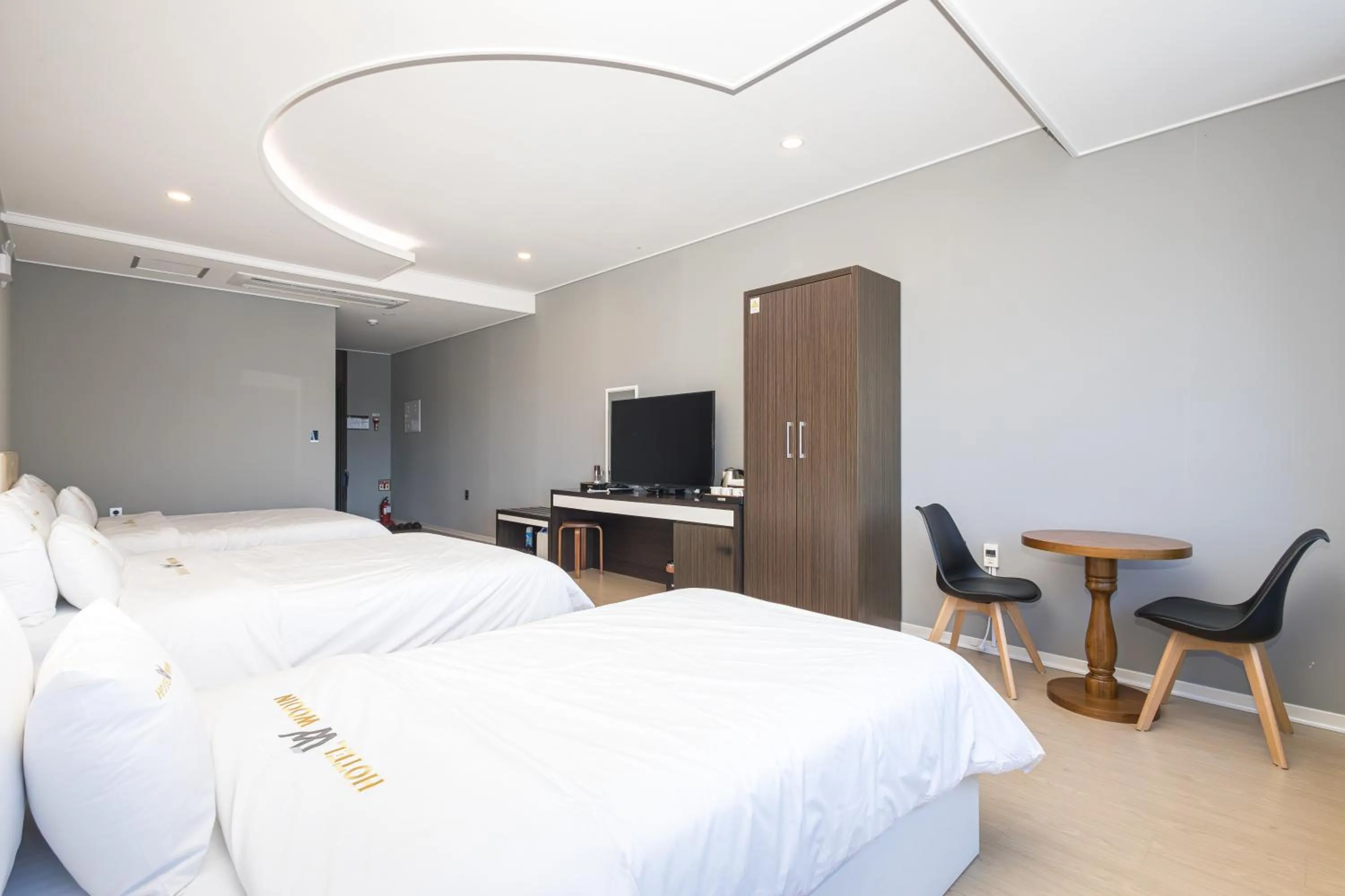 TV and multimedia, Bed in Hotel Wooin