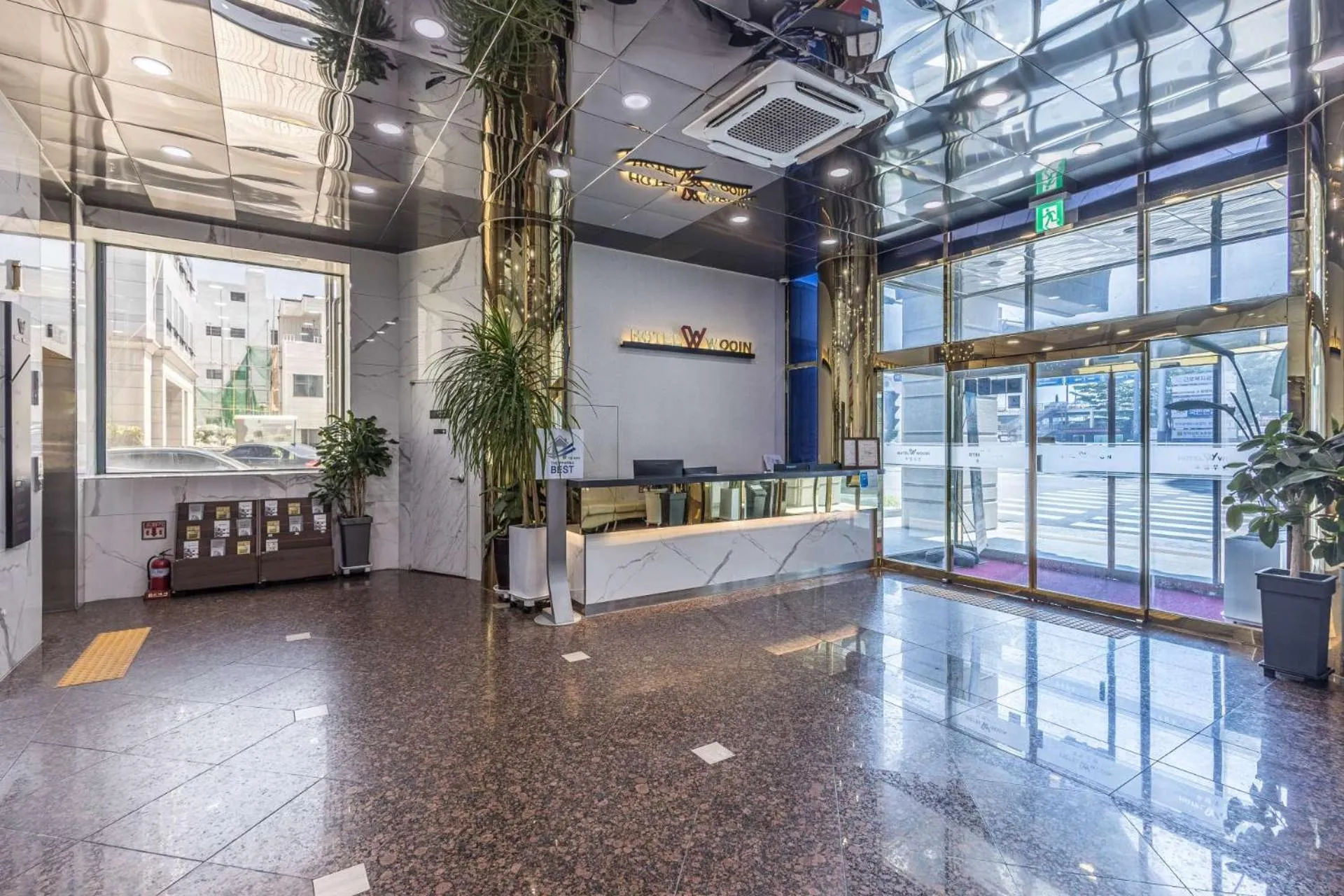 Lobby or reception in Hotel Wooin