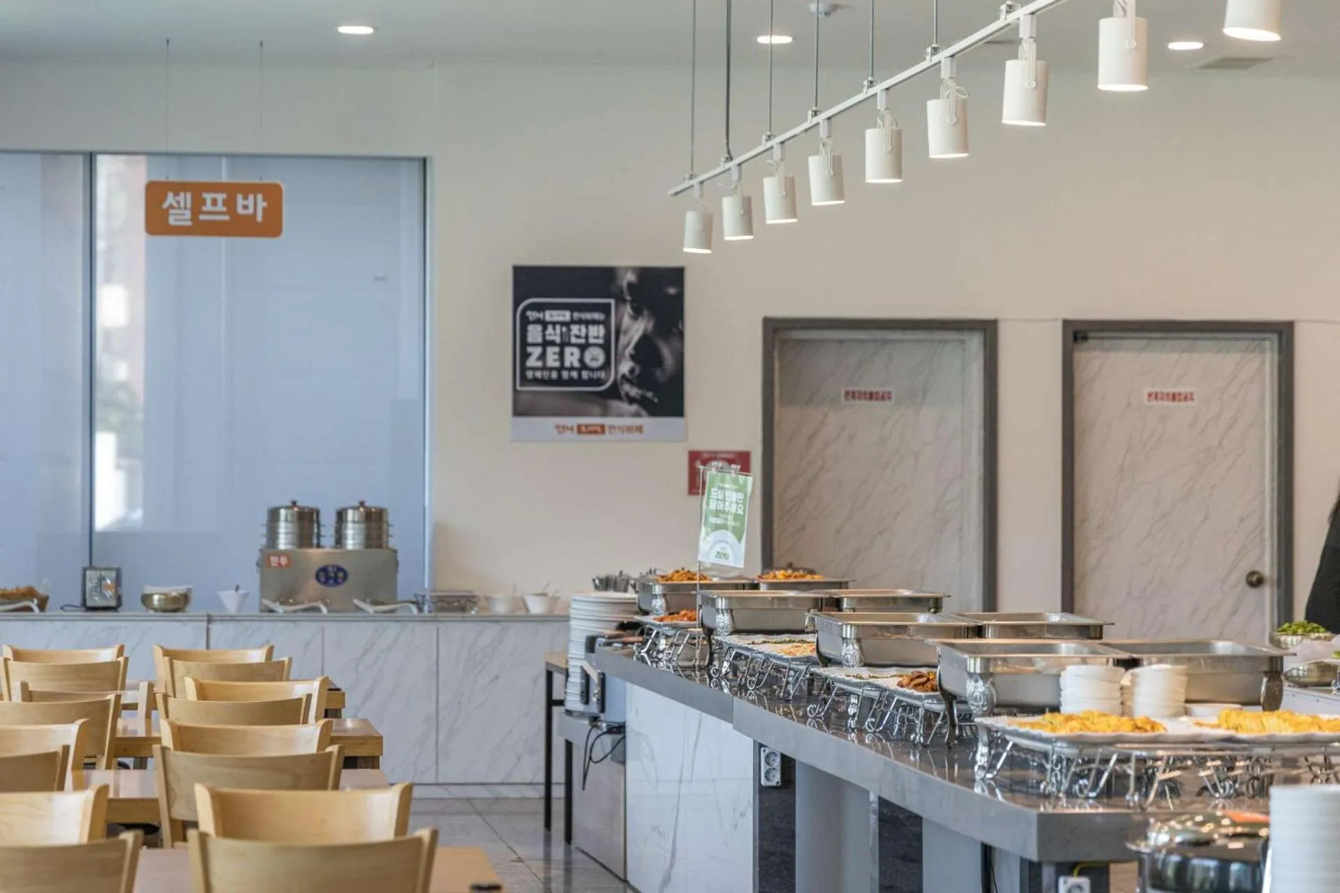 Restaurant/places to eat in Hotel Wooin