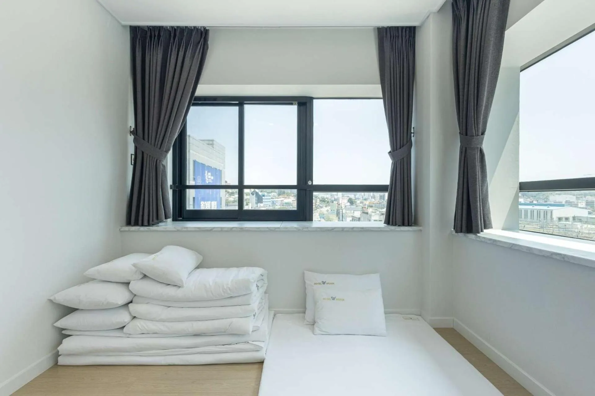 View (from property/room), Bed in Hotel Wooin