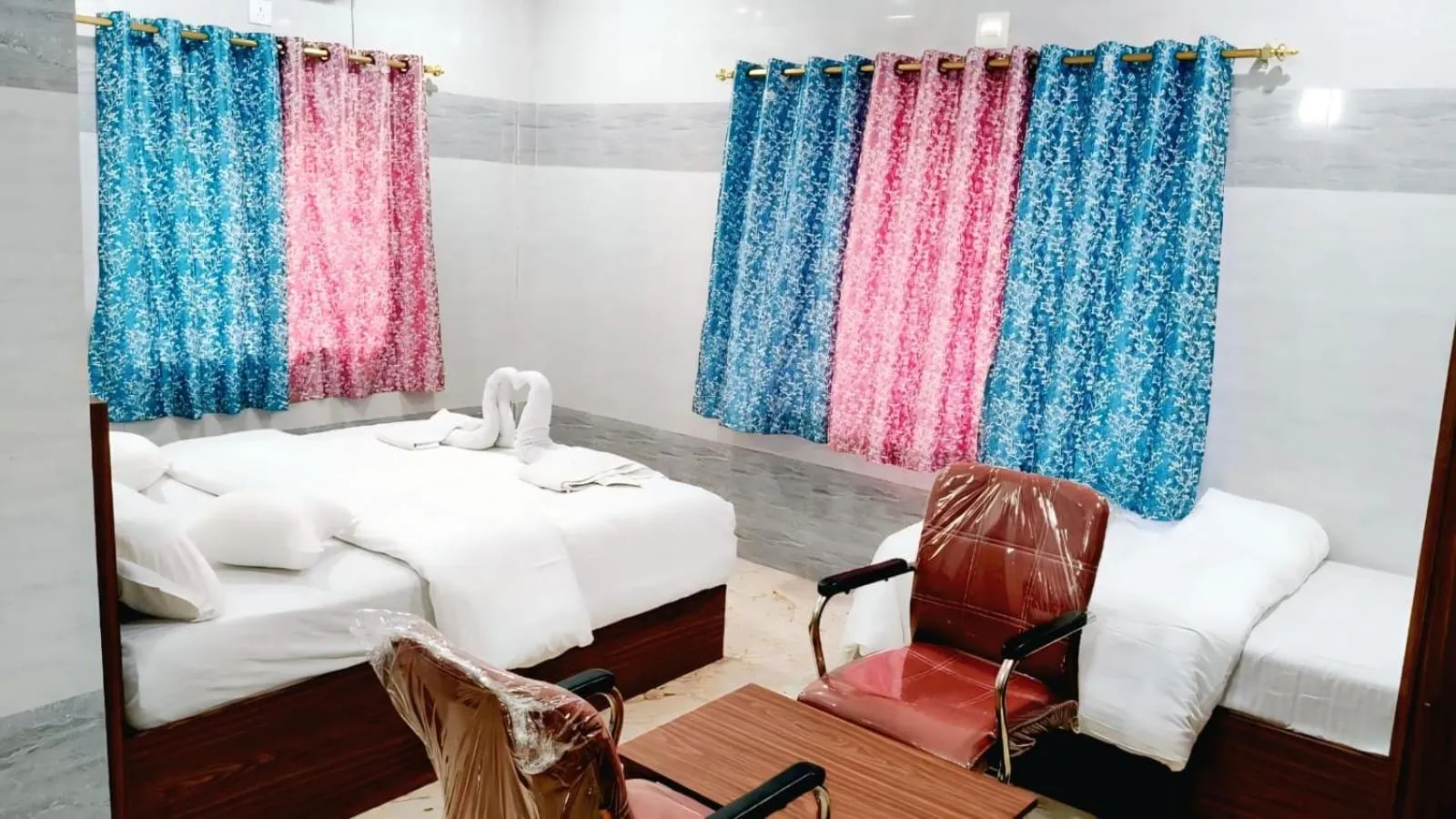 Bed in Hotel Mirka Plaza