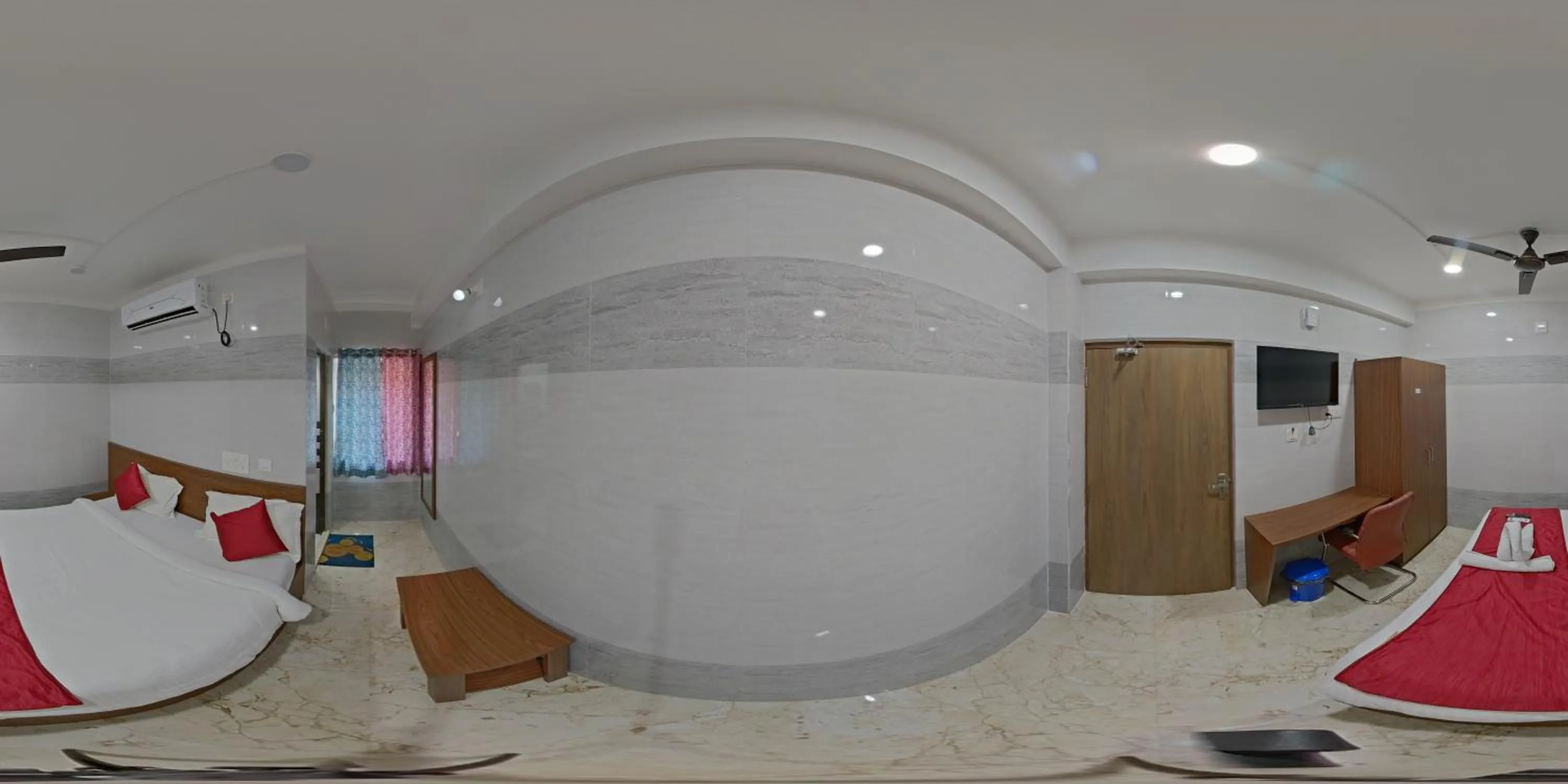 Bed in Hotel Mirka Plaza