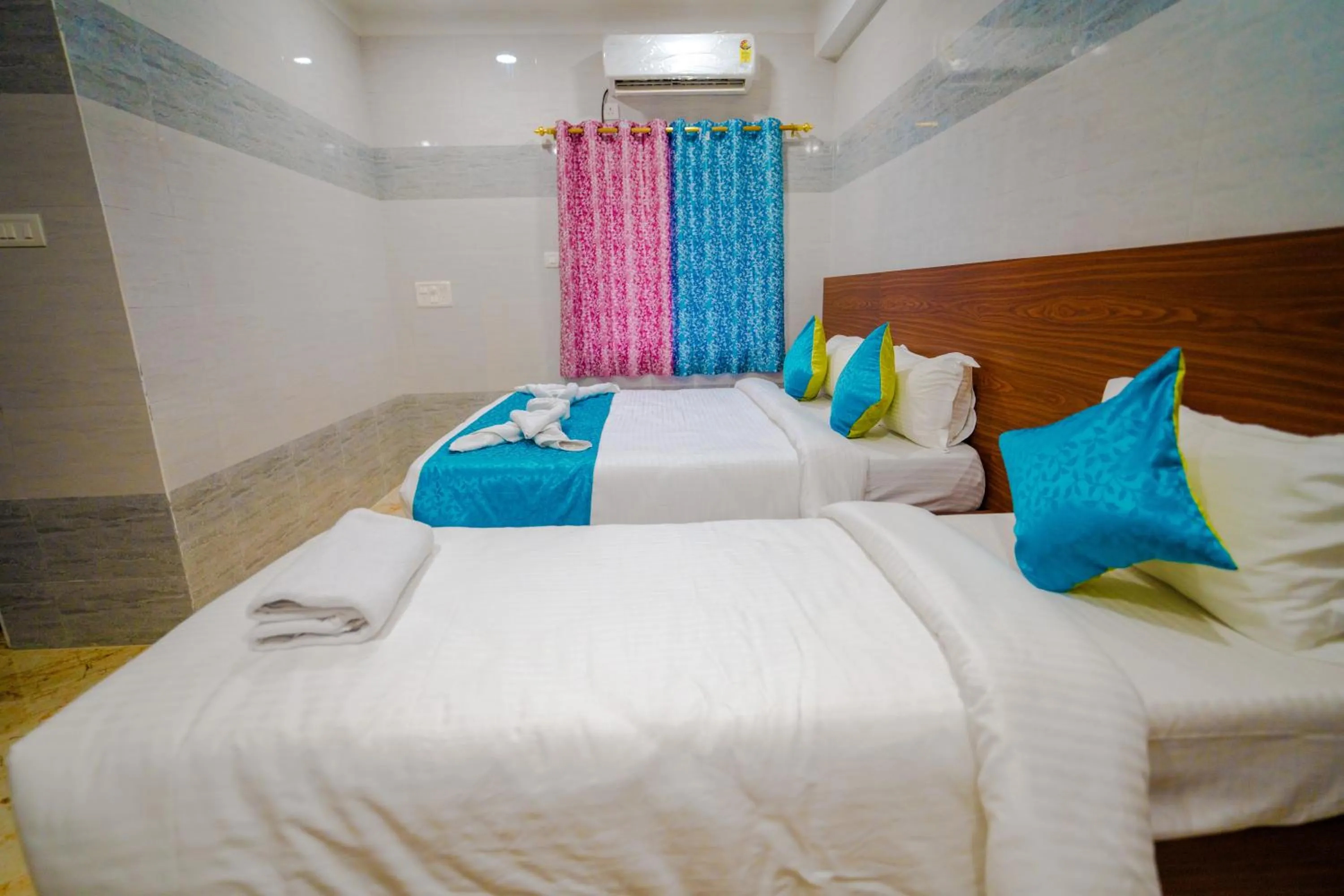 View (from property/room), Bed in Hotel Mirka Plaza