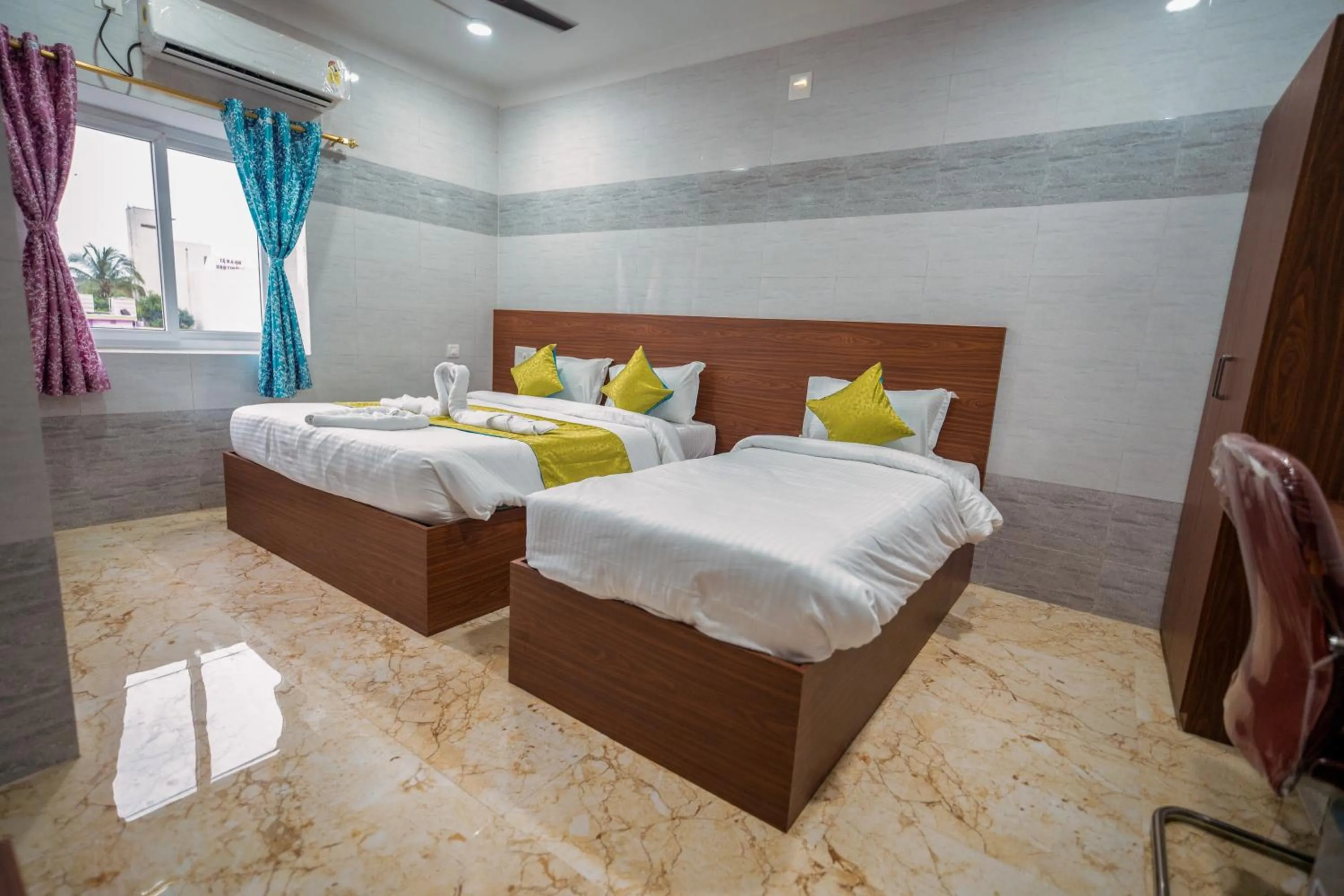 View (from property/room), Bed in Hotel Mirka Plaza