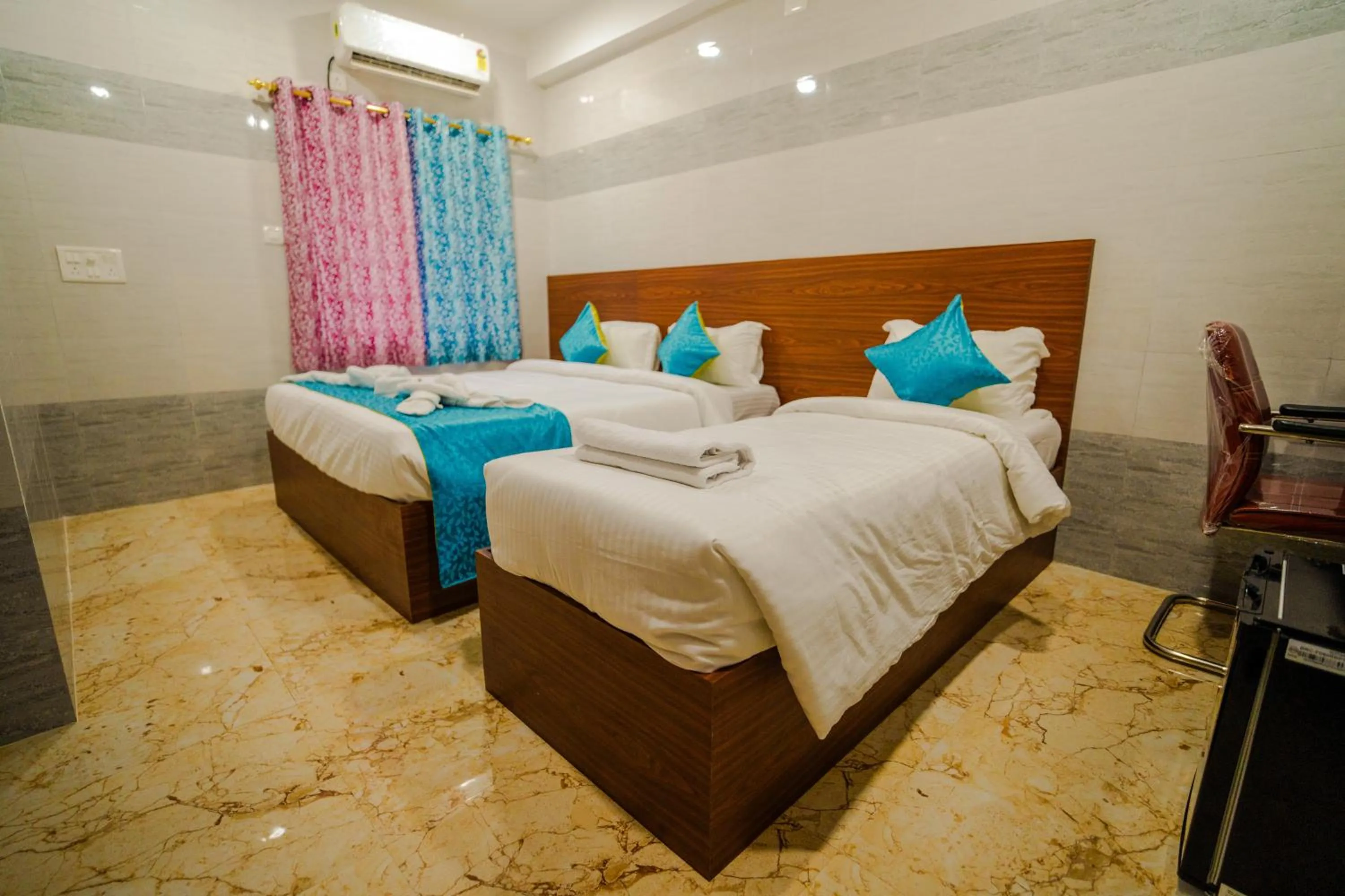 View (from property/room), Bed in Hotel Mirka Plaza