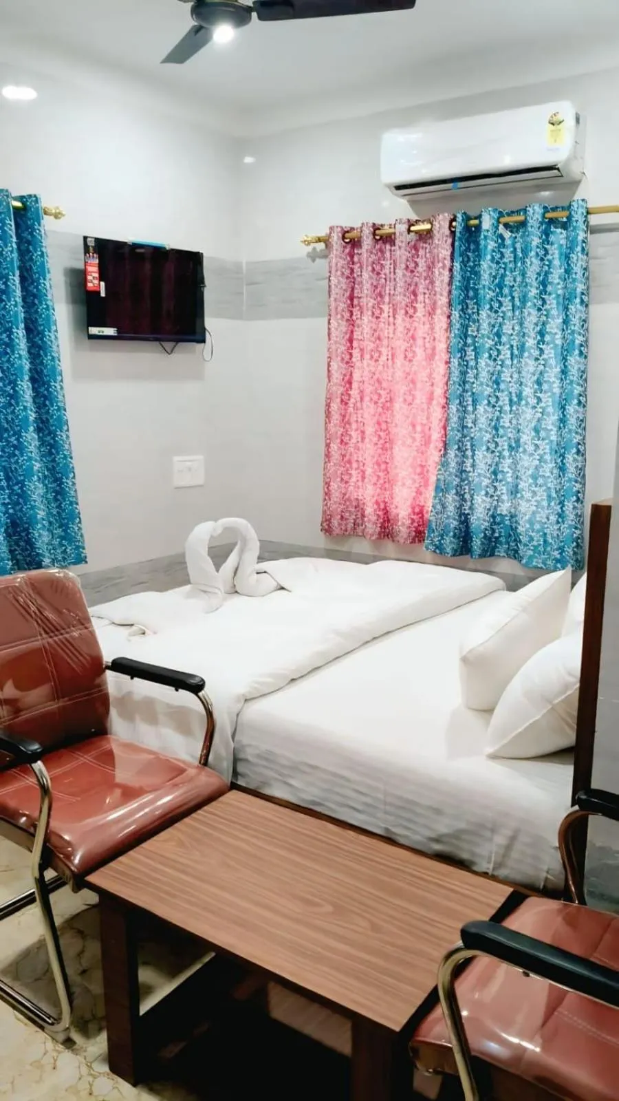 Bed in Hotel Mirka Plaza