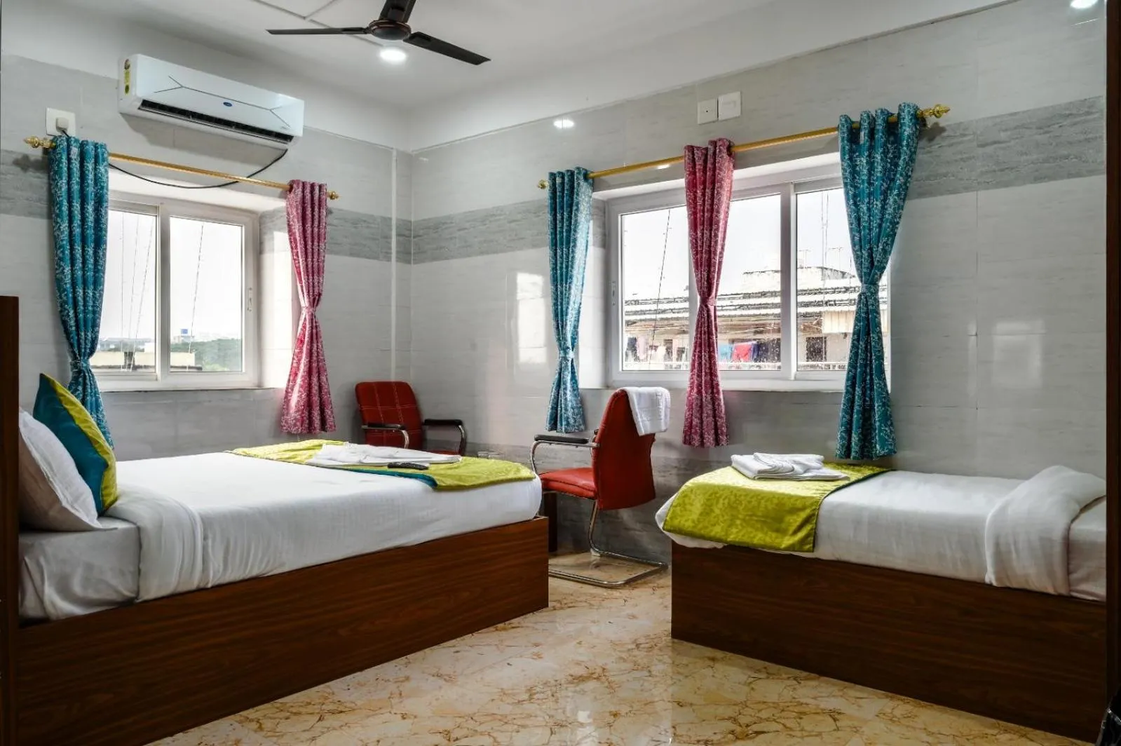 Bed in Hotel Mirka Plaza