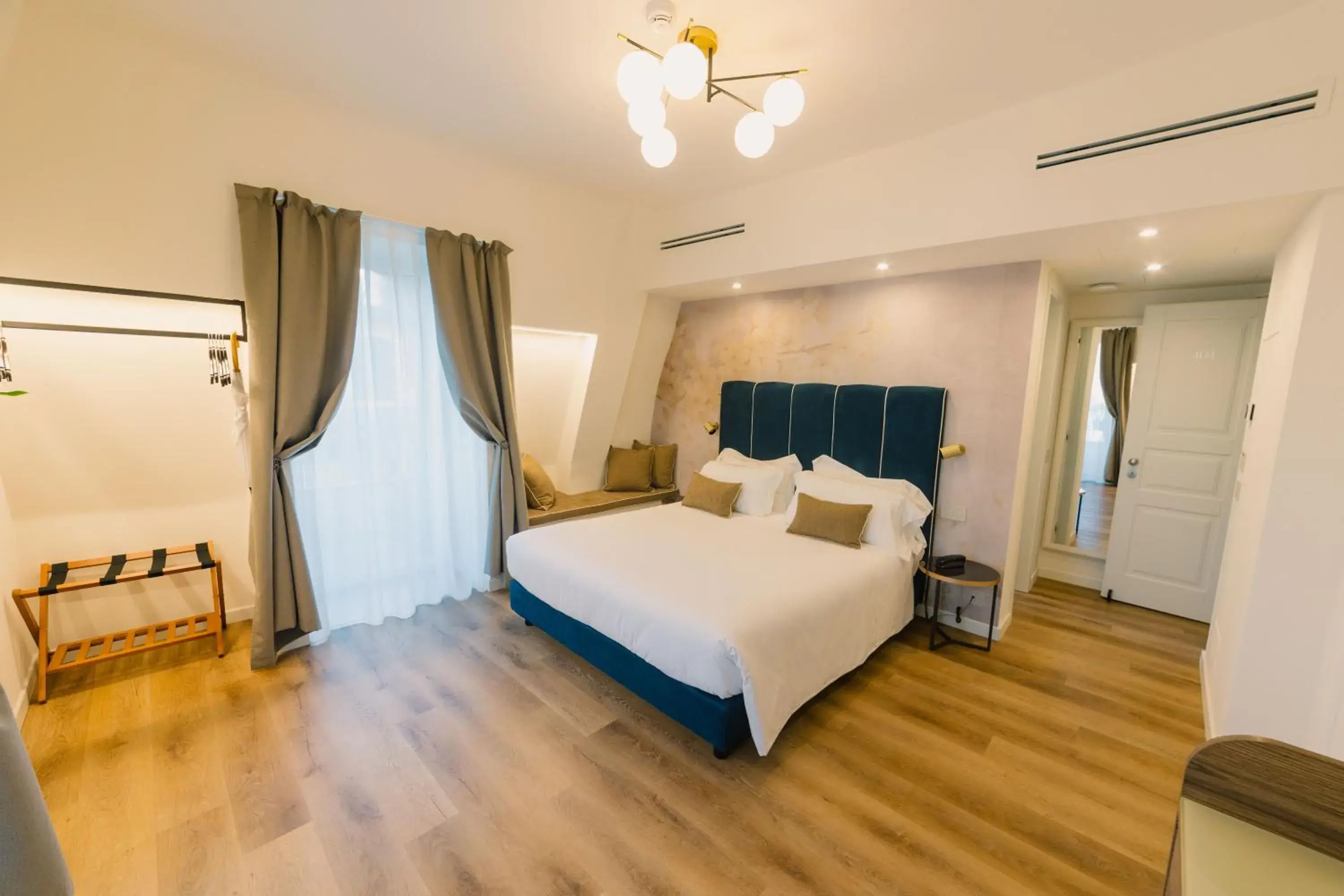 Deluxe Junior Suite in Splendide Riviera Boutique Art Hotel Deluxe Junior Suite in Splendide Riviera Boutique Art Hotel