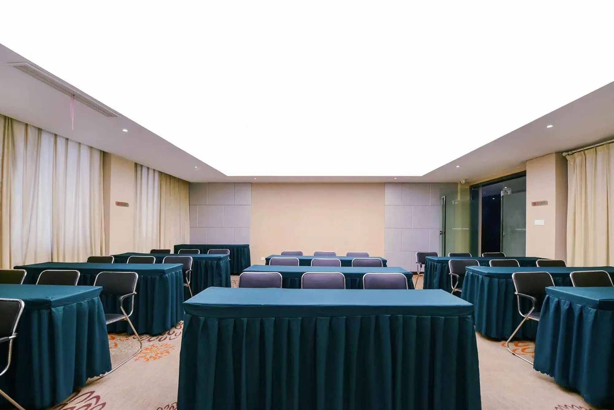 Property building in Lavande Hotel Chongqing Guanyin Bridge Pedestrian Street Property building in Lavande Hotel Chongqing Guanyin Bridge Pedestrian Street