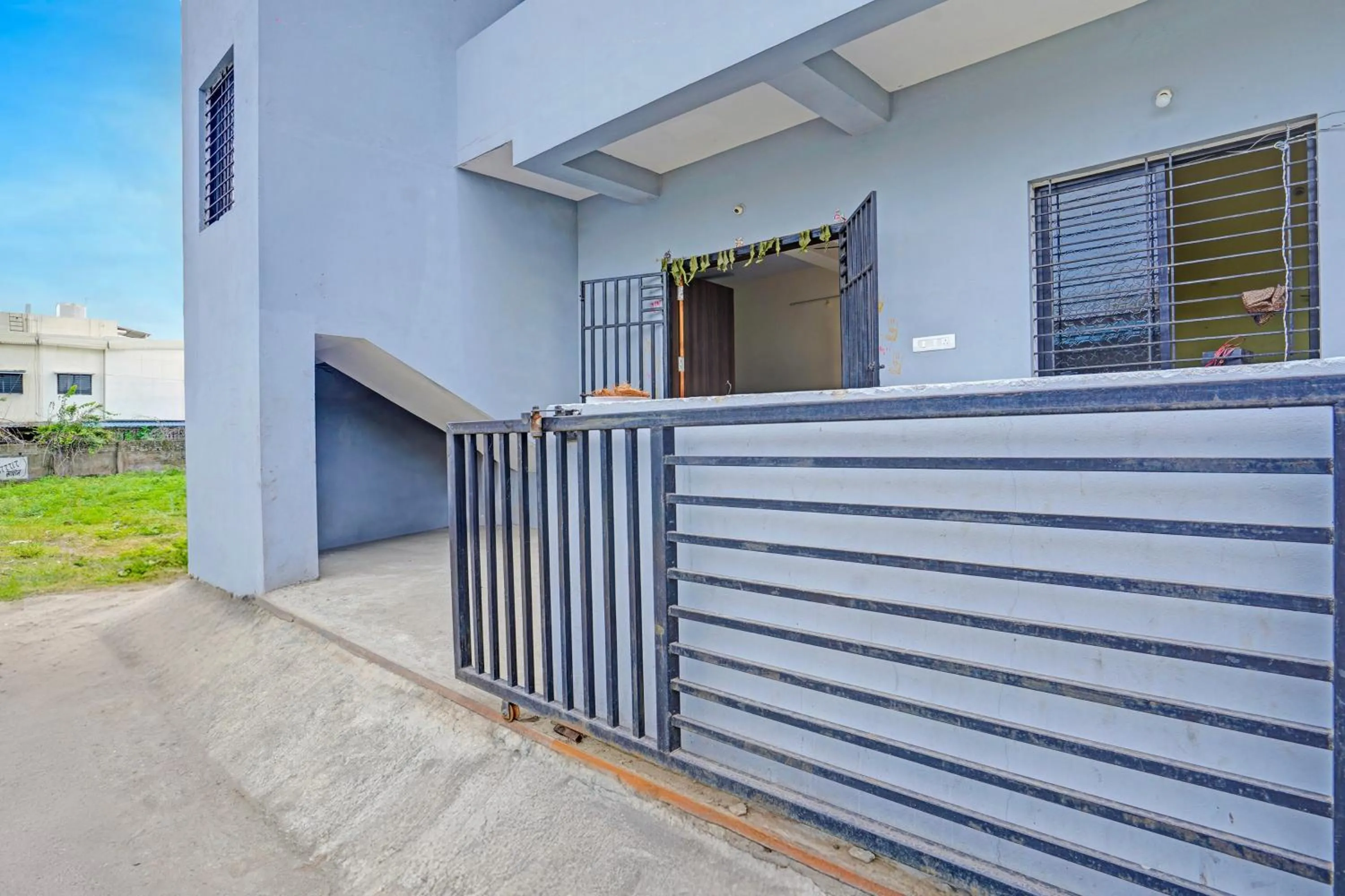 Facade/entrance in Super Hotel O CRPF Crossway Formerly V7 Inn Service Apartment