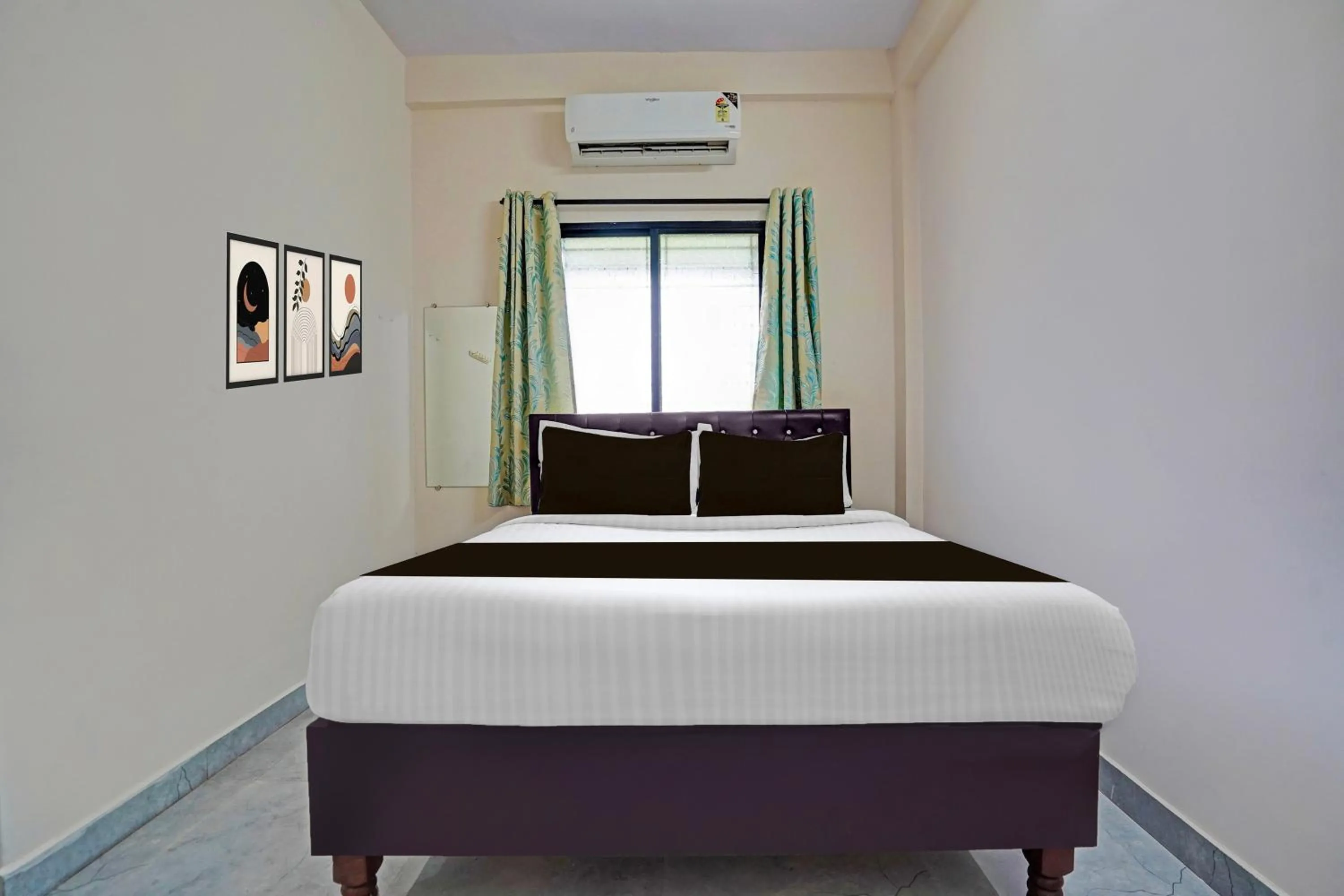 Bedroom, Bed in Super Hotel O CRPF Crossway Formerly V7 Inn Service Apartment