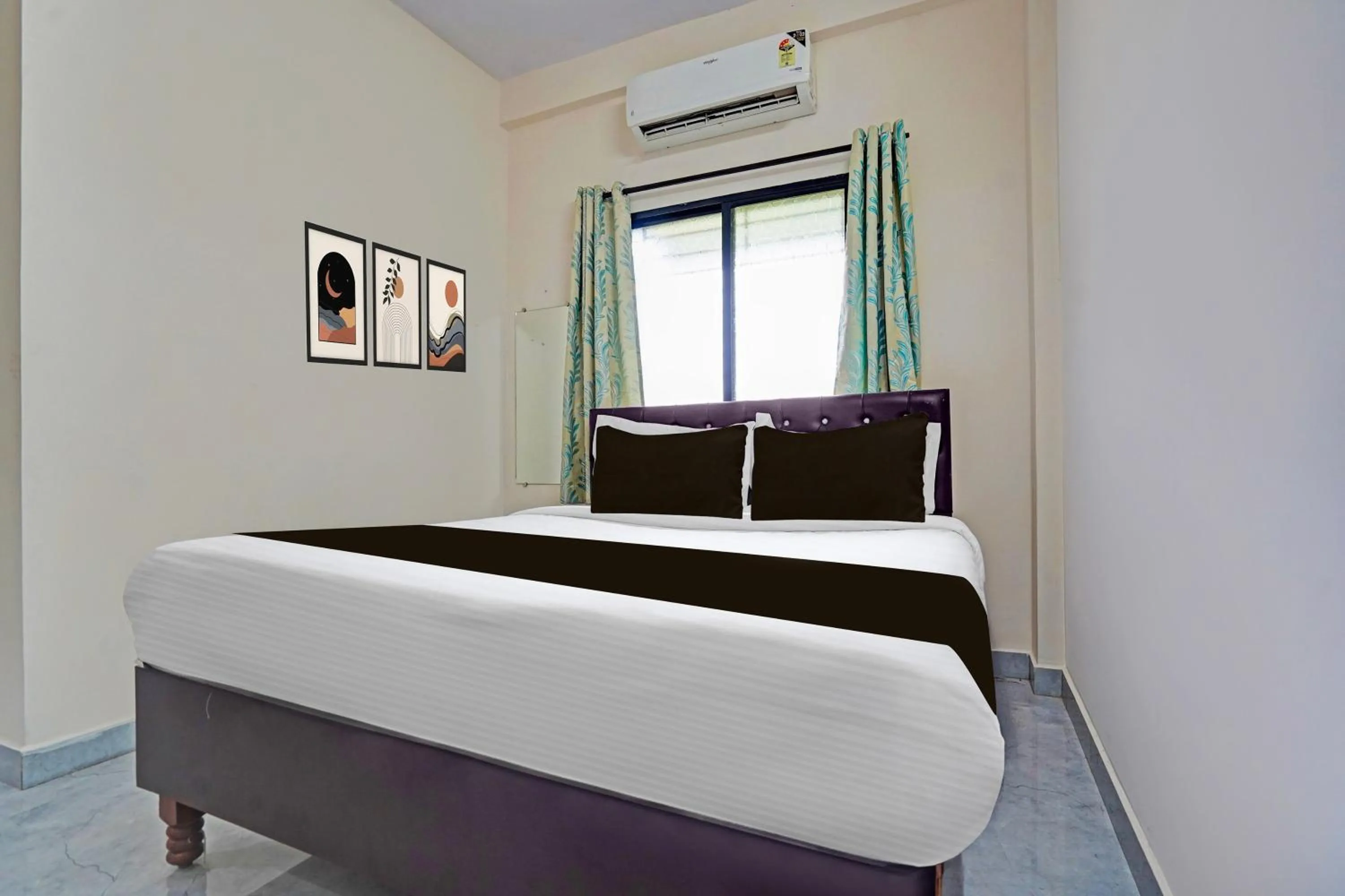 Bedroom, Bed in Super Hotel O CRPF Crossway Formerly V7 Inn Service Apartment